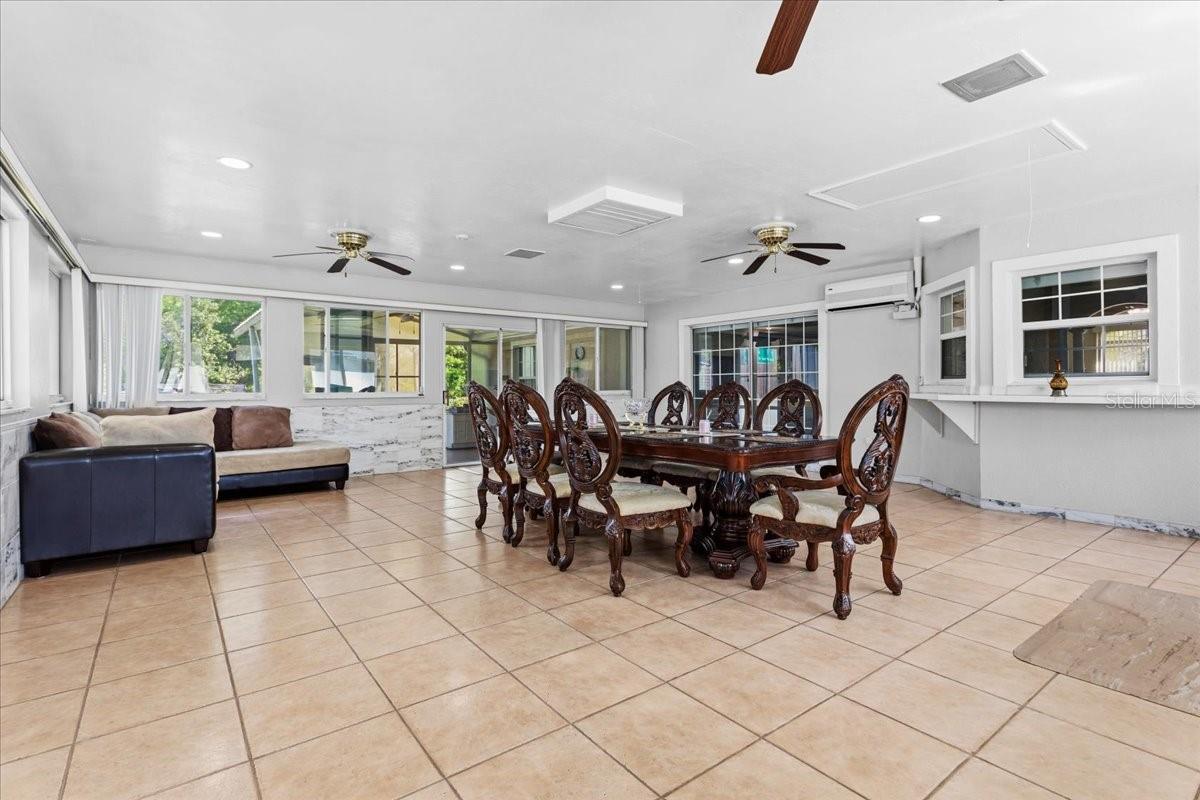 Listing photo id 26 for 196 Clubview Circle