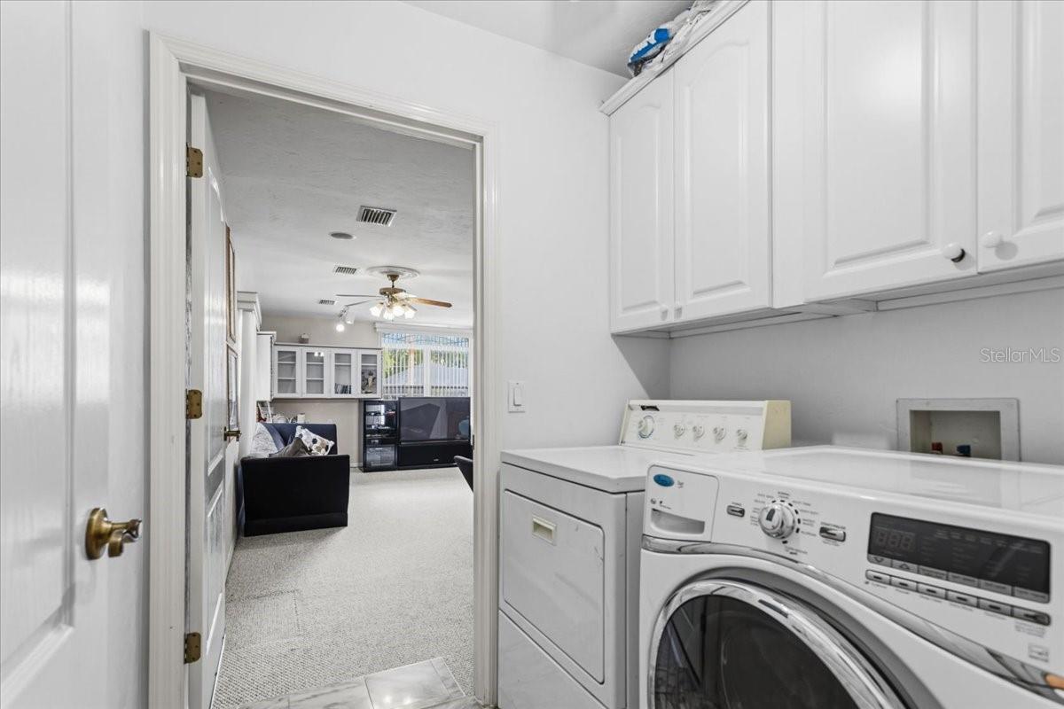 Listing photo id 30 for 196 Clubview Circle