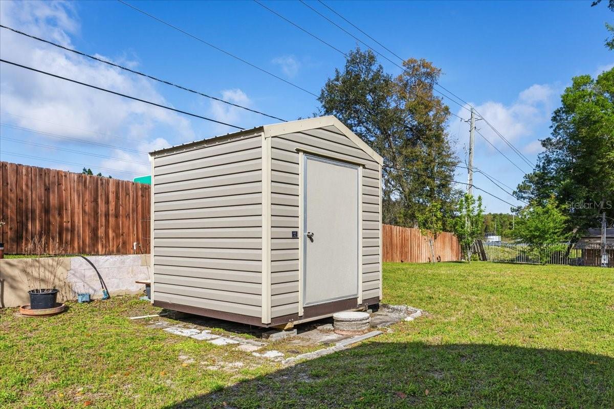 Listing photo id 32 for 196 Clubview Circle