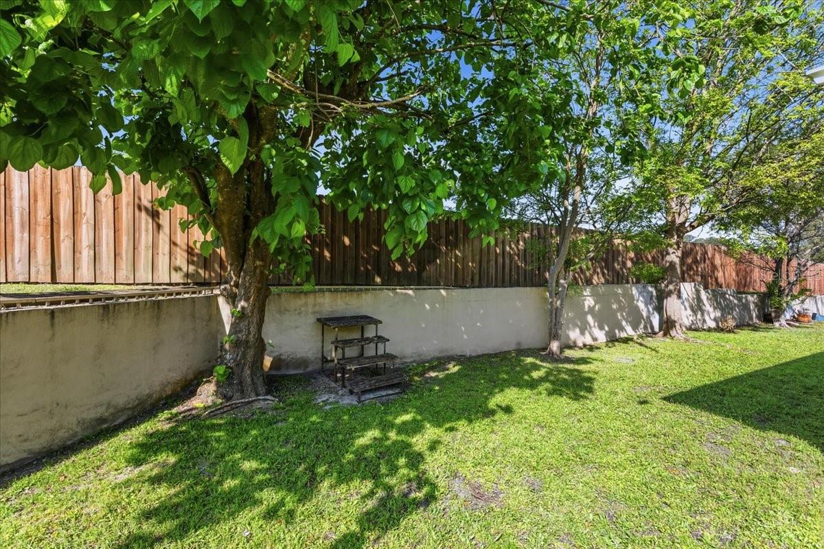 Listing photo id 34 for 196 Clubview Circle