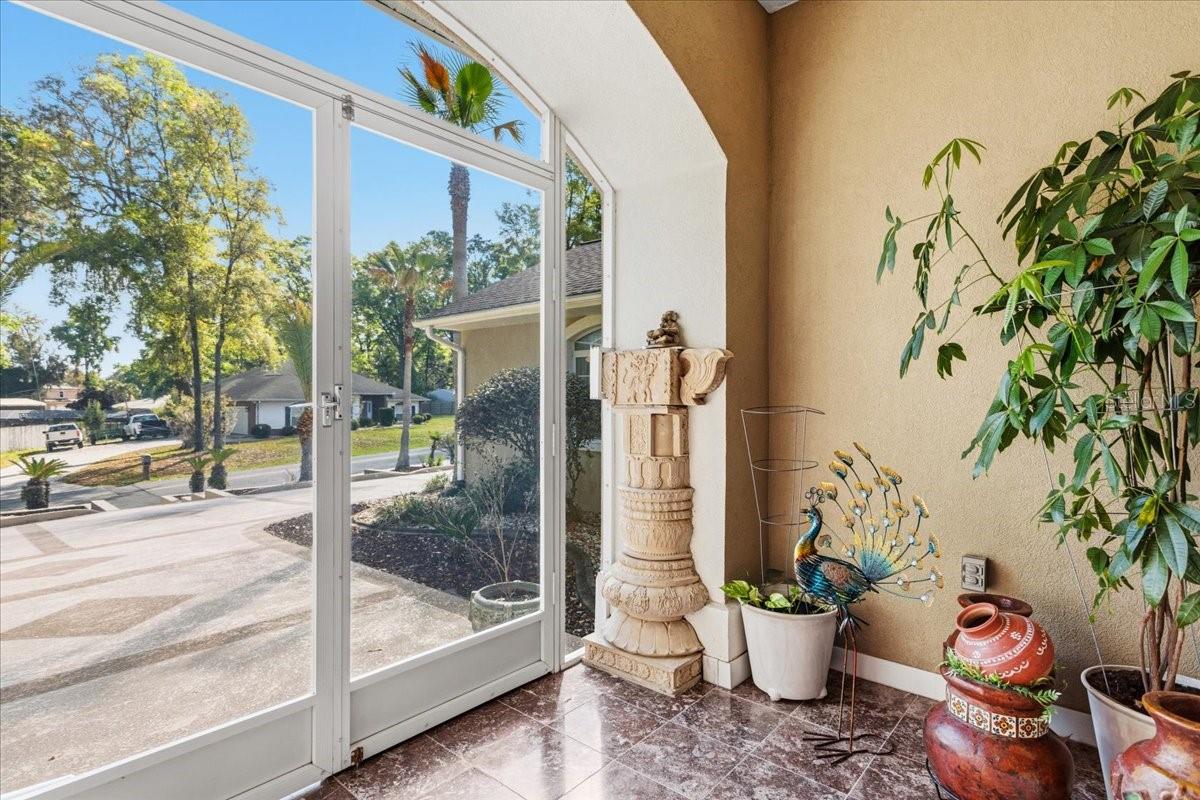 Listing photo id 36 for 196 Clubview Circle