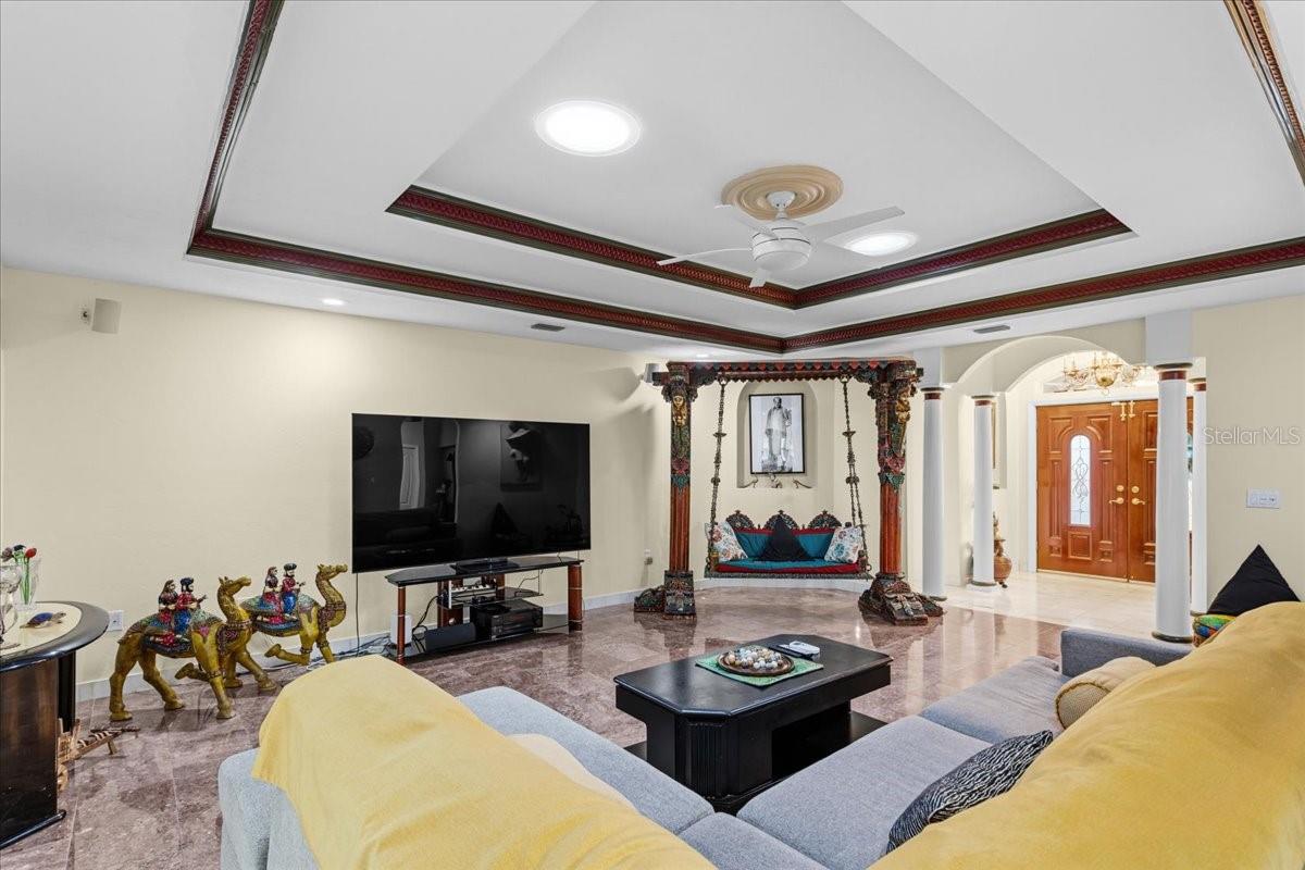 Listing photo id 6 for 196 Clubview Circle