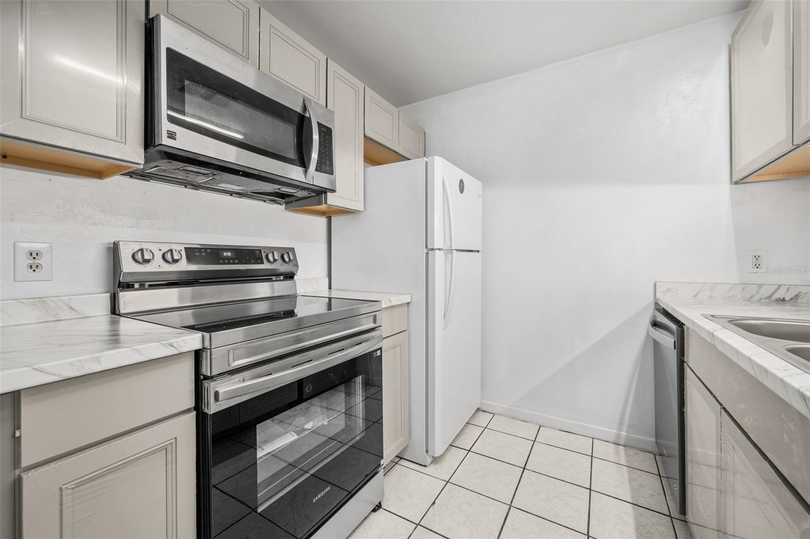 Image 4 of 32 For 3800 20th Avenue 611