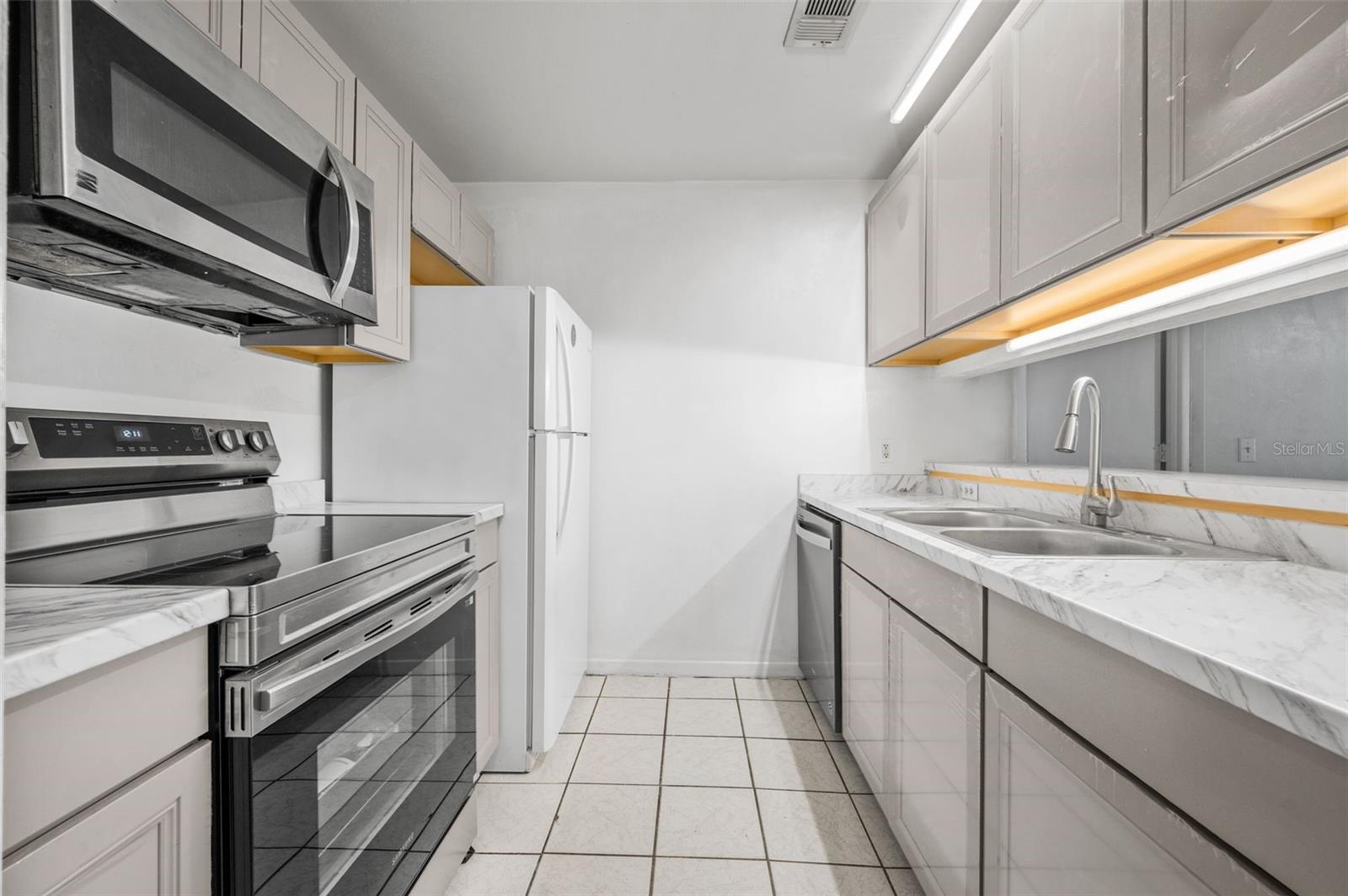 Image 5 of 32 For 3800 20th Avenue 611