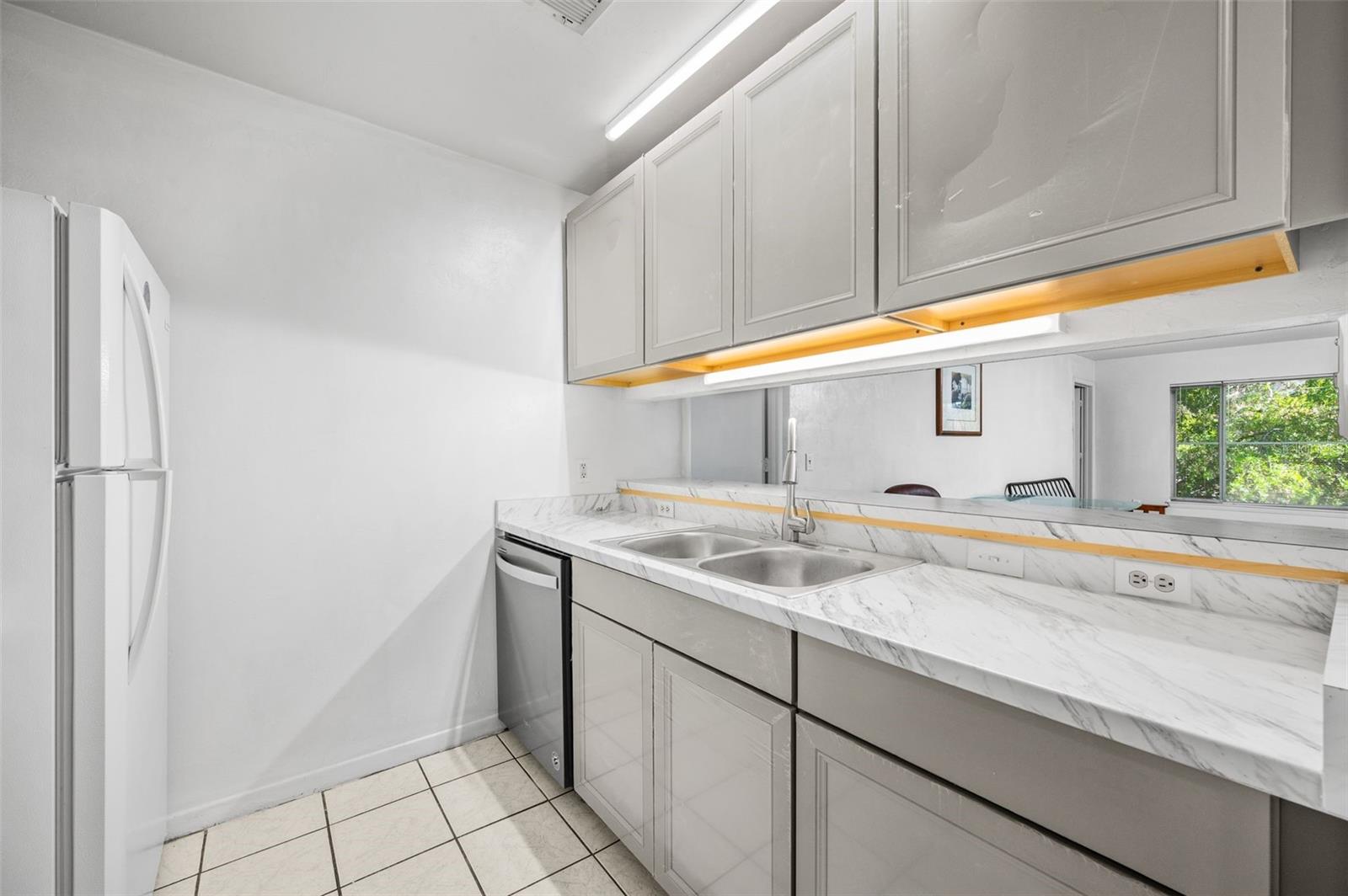 Image 6 of 32 For 3800 20th Avenue 611