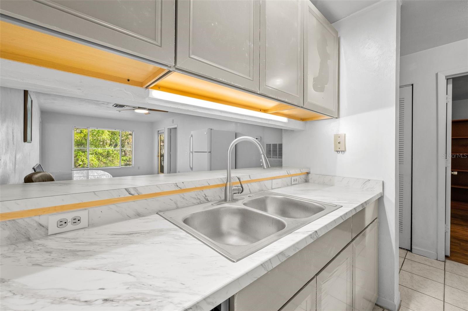 Image 7 of 32 For 3800 20th Avenue 611