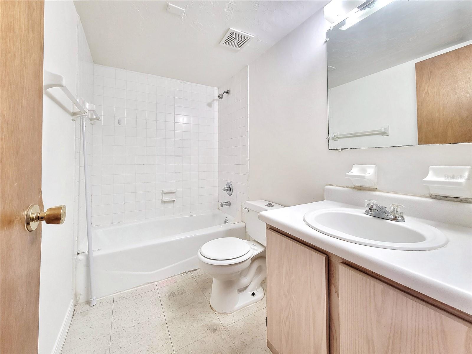 Image 17 of 27 For 2360 Archer Road 505