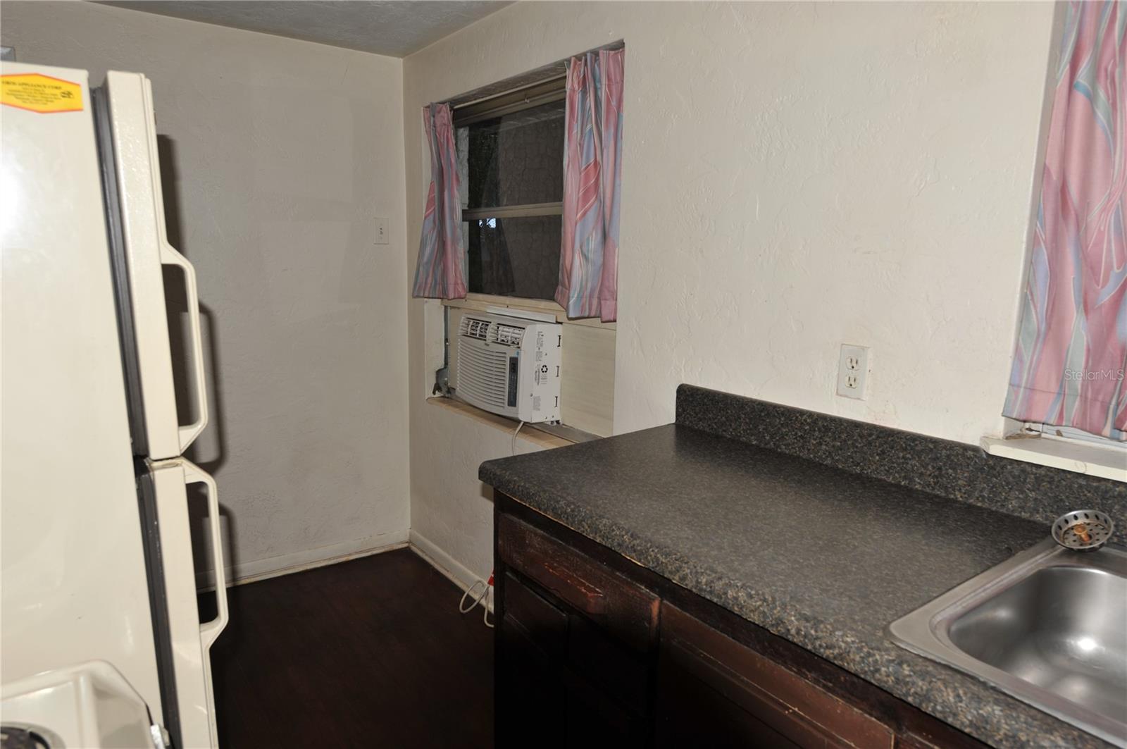 Image 11 of 24 For 410 19th Lane B