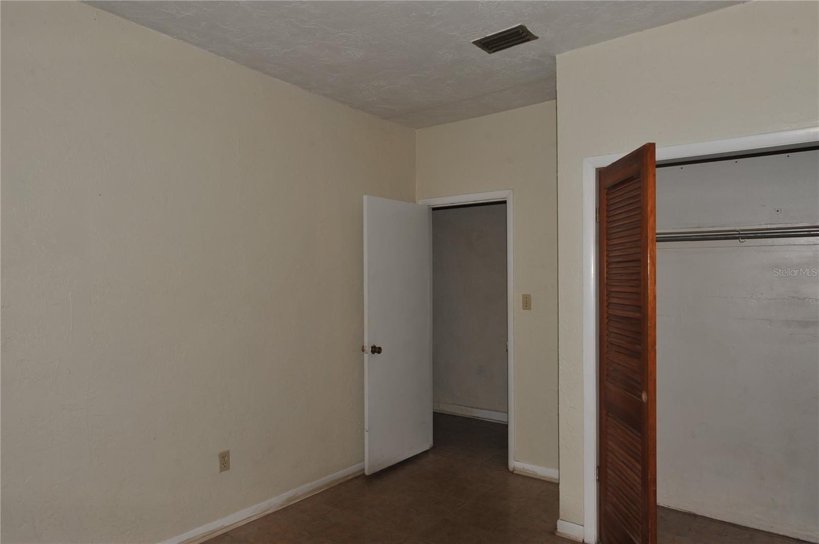 Image 19 of 24 For 410 19th Lane B