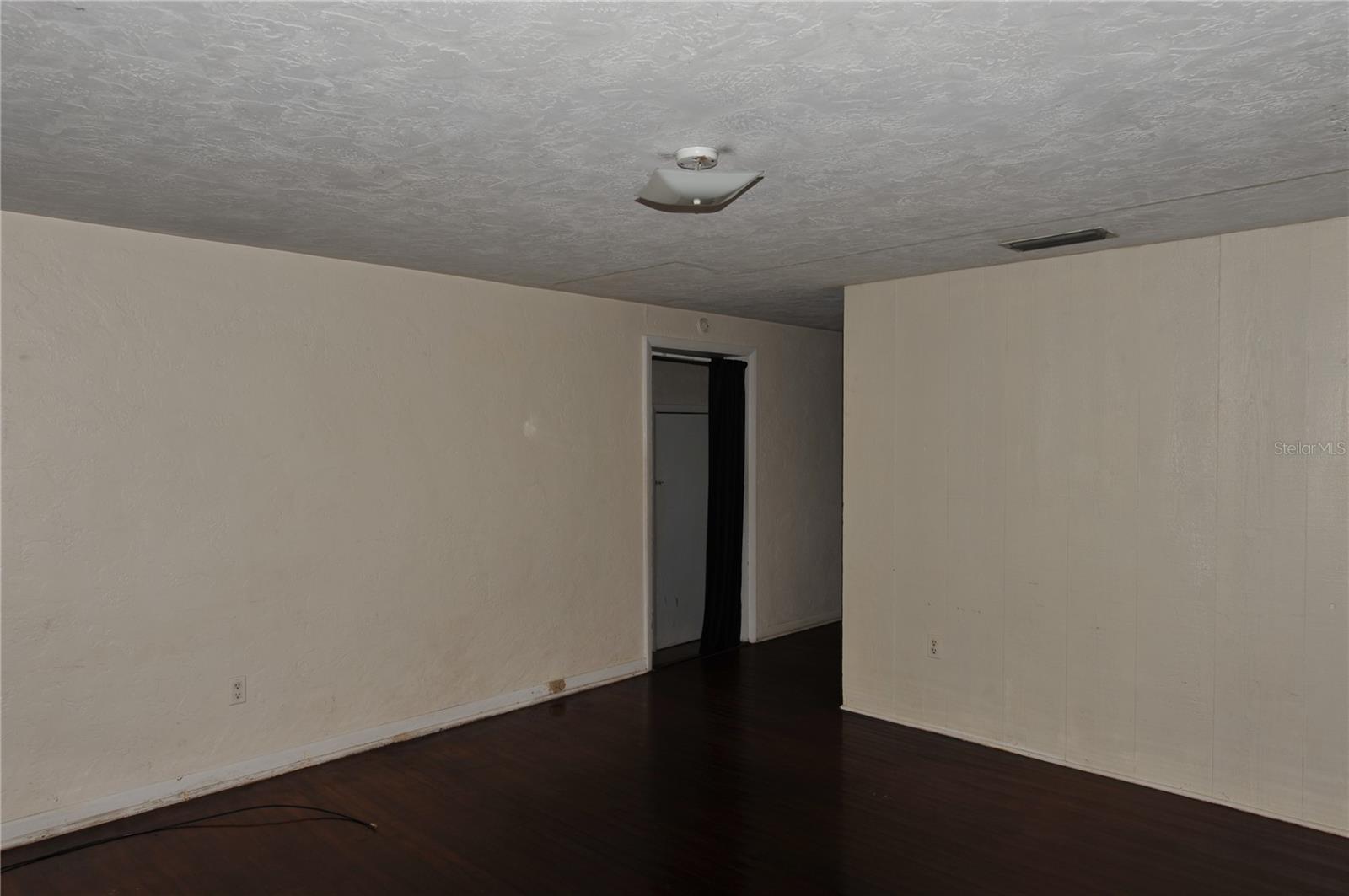 Image 5 of 24 For 410 19th Lane B