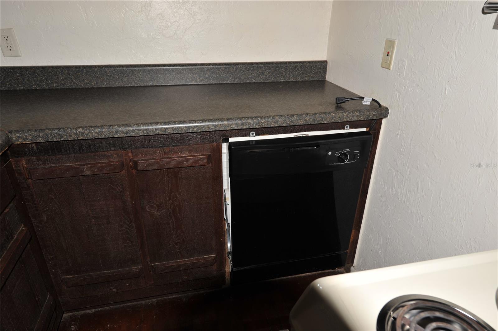 Image 9 of 24 For 410 19th Lane B