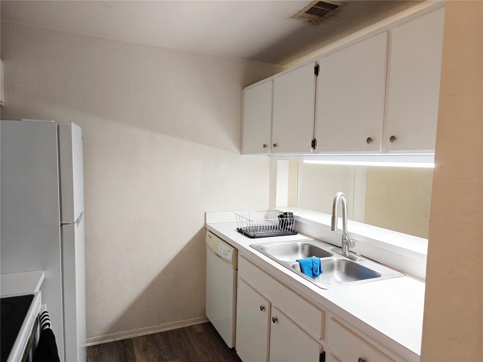 Image 18 of 23 For 4000 23rd Street 5-207 Room