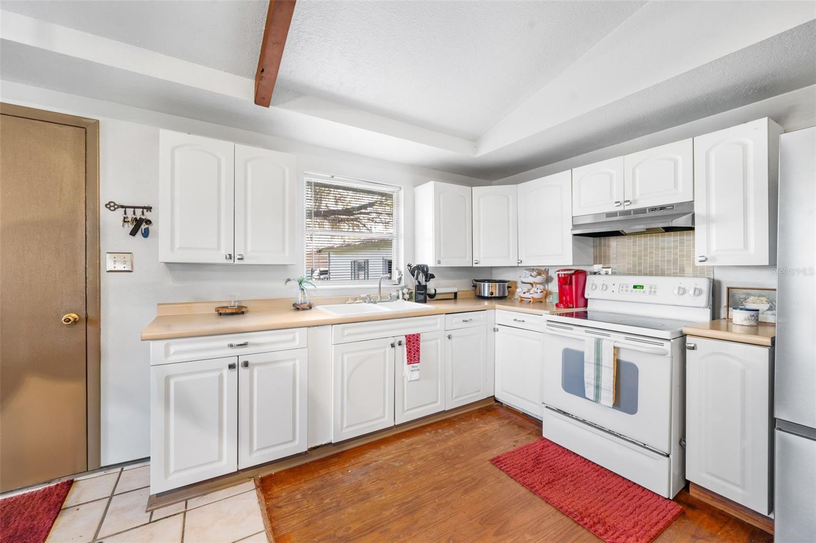 Listing photo id 18 for 15026 Us Highway 301