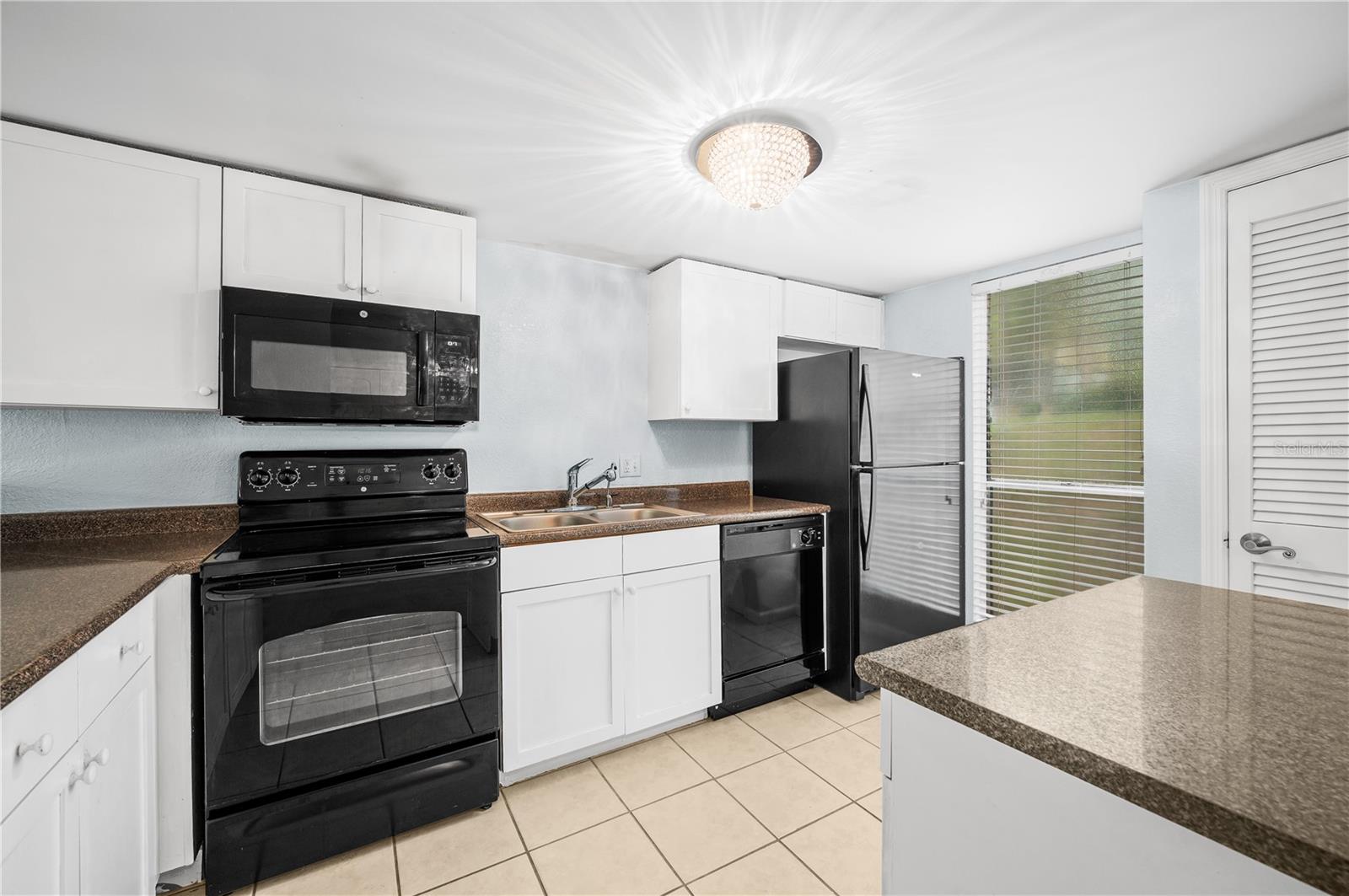 Image 11 of 38 For 1810 23rd Boulevard 174