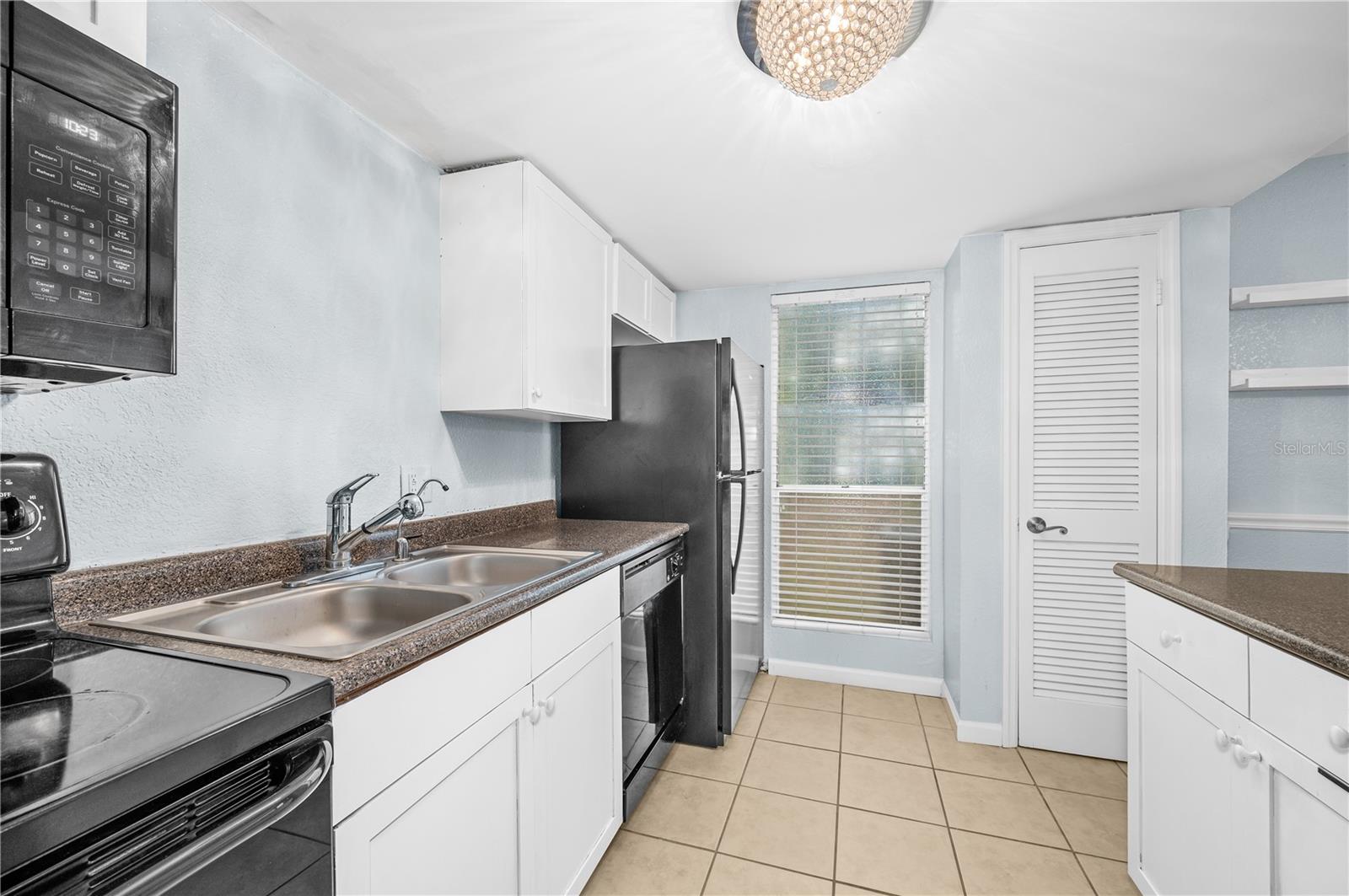 Image 12 of 38 For 1810 23rd Boulevard 174