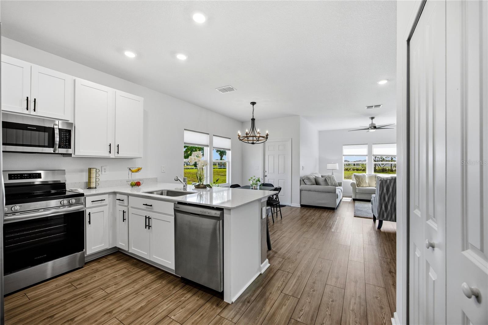 Image 4 of 49 For 4911 81st Loop