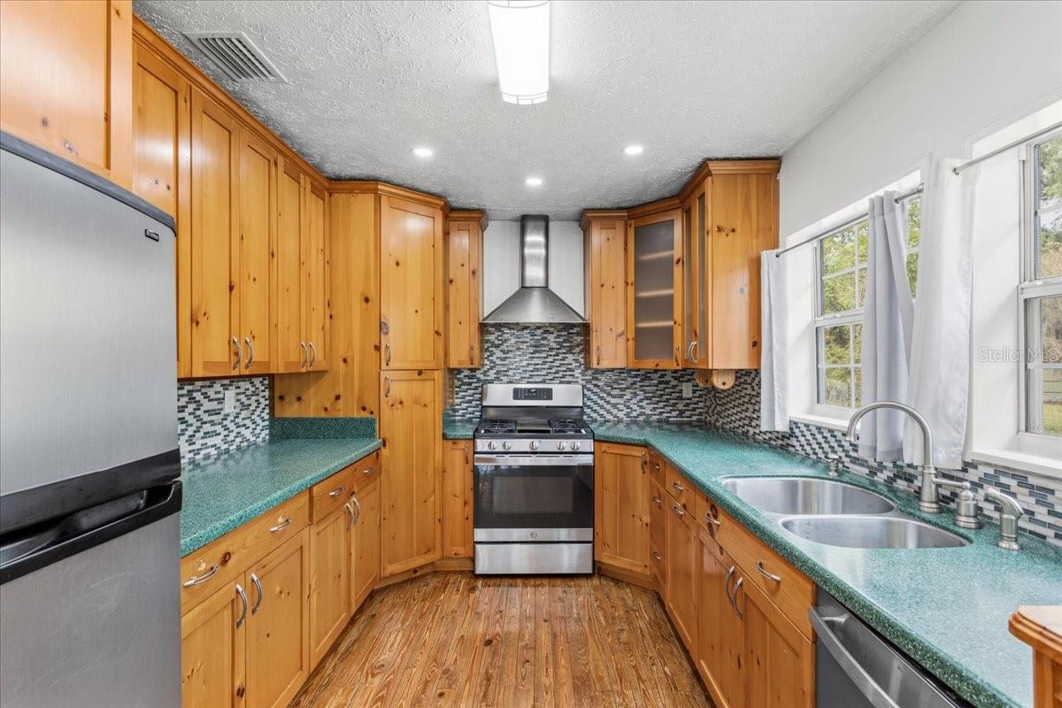 Image 12 of 35 For 11956 160th Avenue