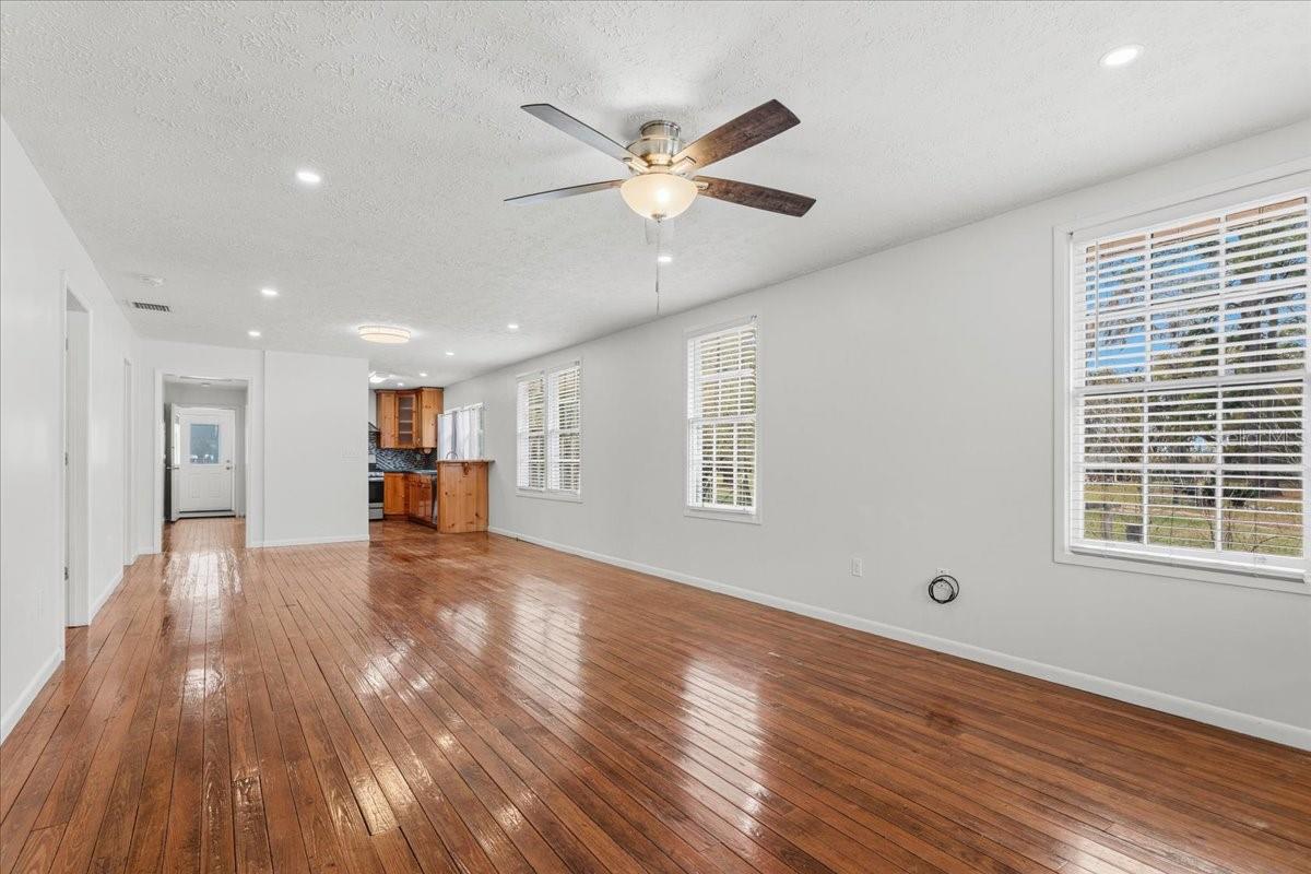 Image 8 of 35 For 11956 160th Avenue