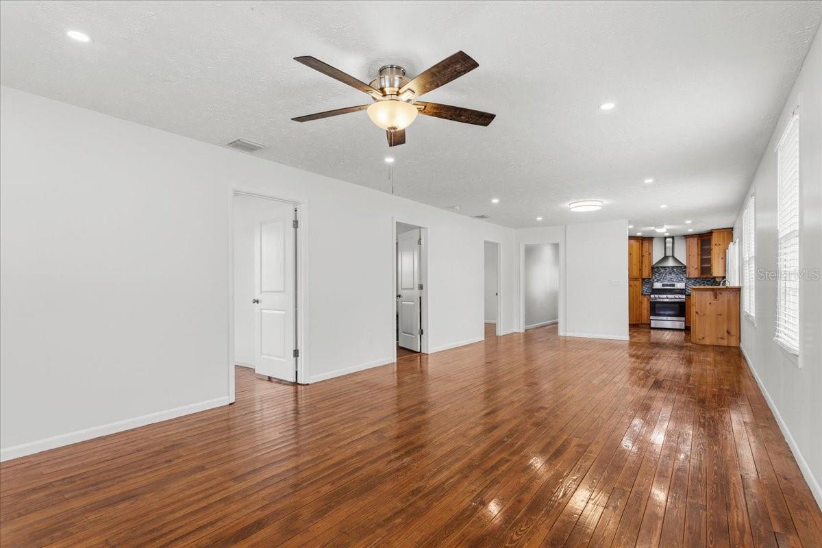 Image 9 of 35 For 11956 160th Avenue