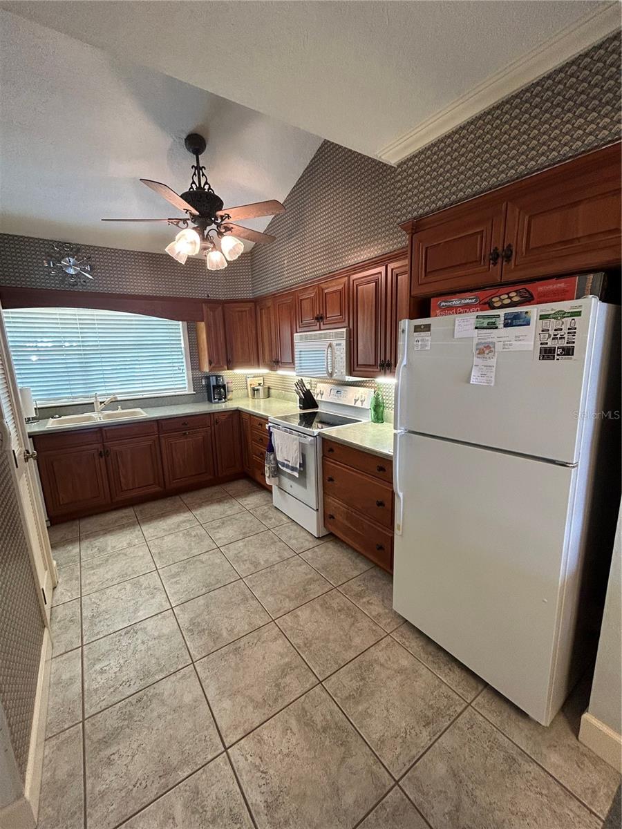 Image 3 of 21 For 11001 Sunset Harbor Road A04