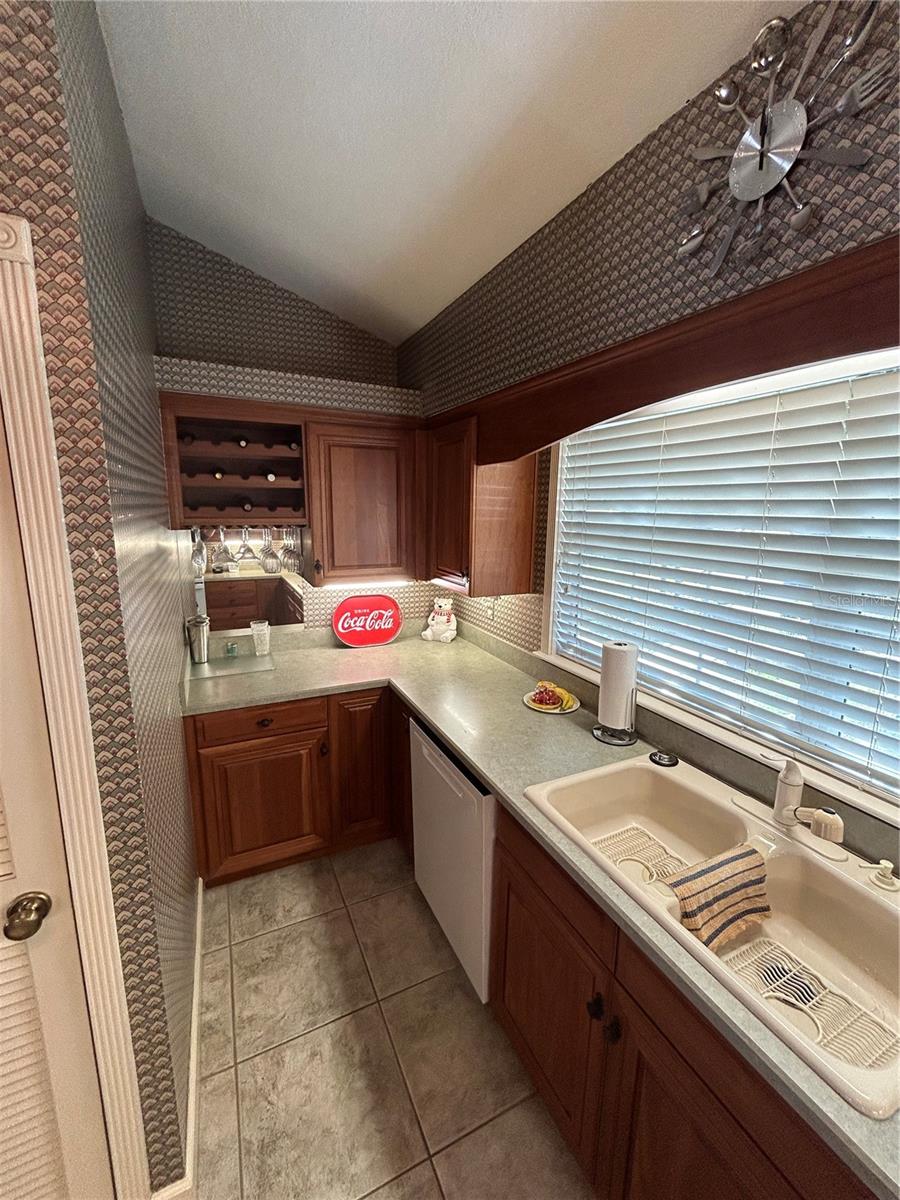 Image 5 of 21 For 11001 Sunset Harbor Road A04