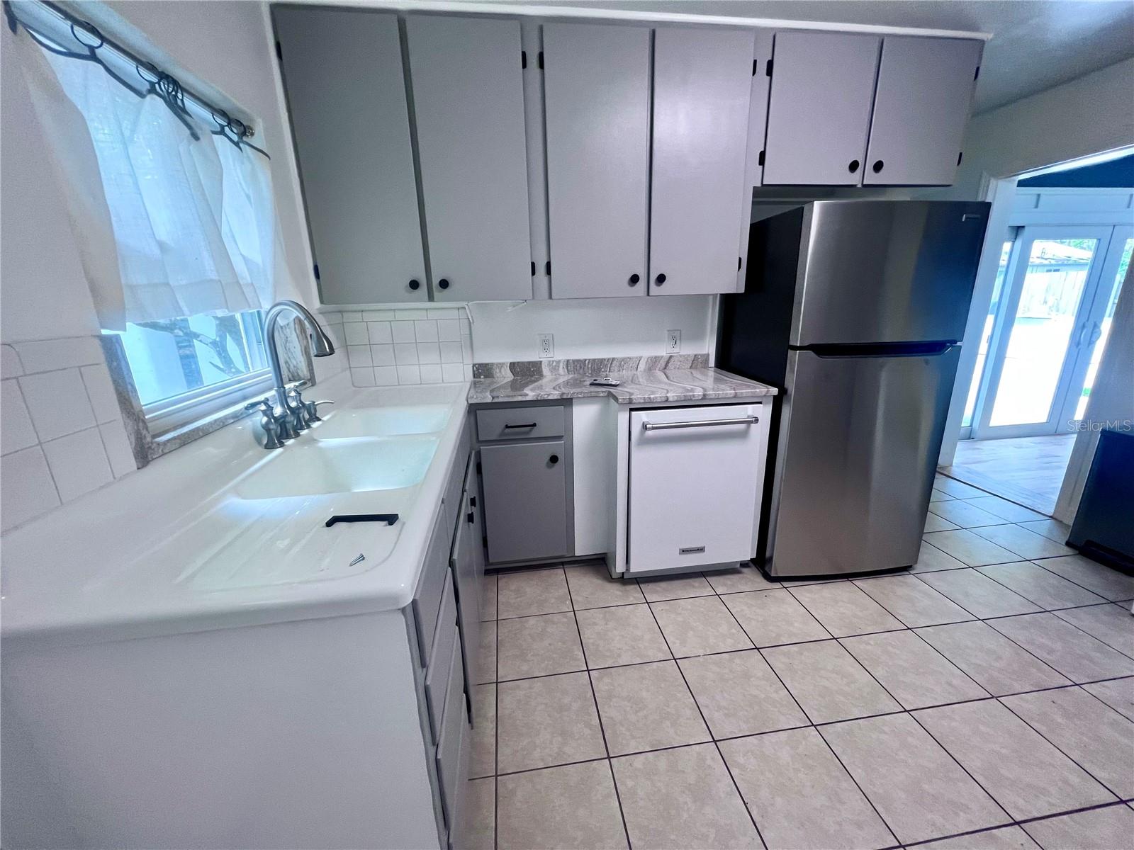 Image 3 of 31 For 2707 4th Avenue