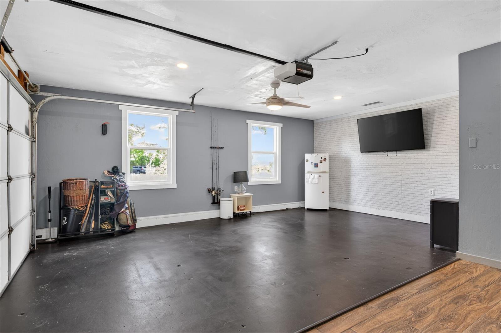 Image 28 of 41 For 9406 78th Court