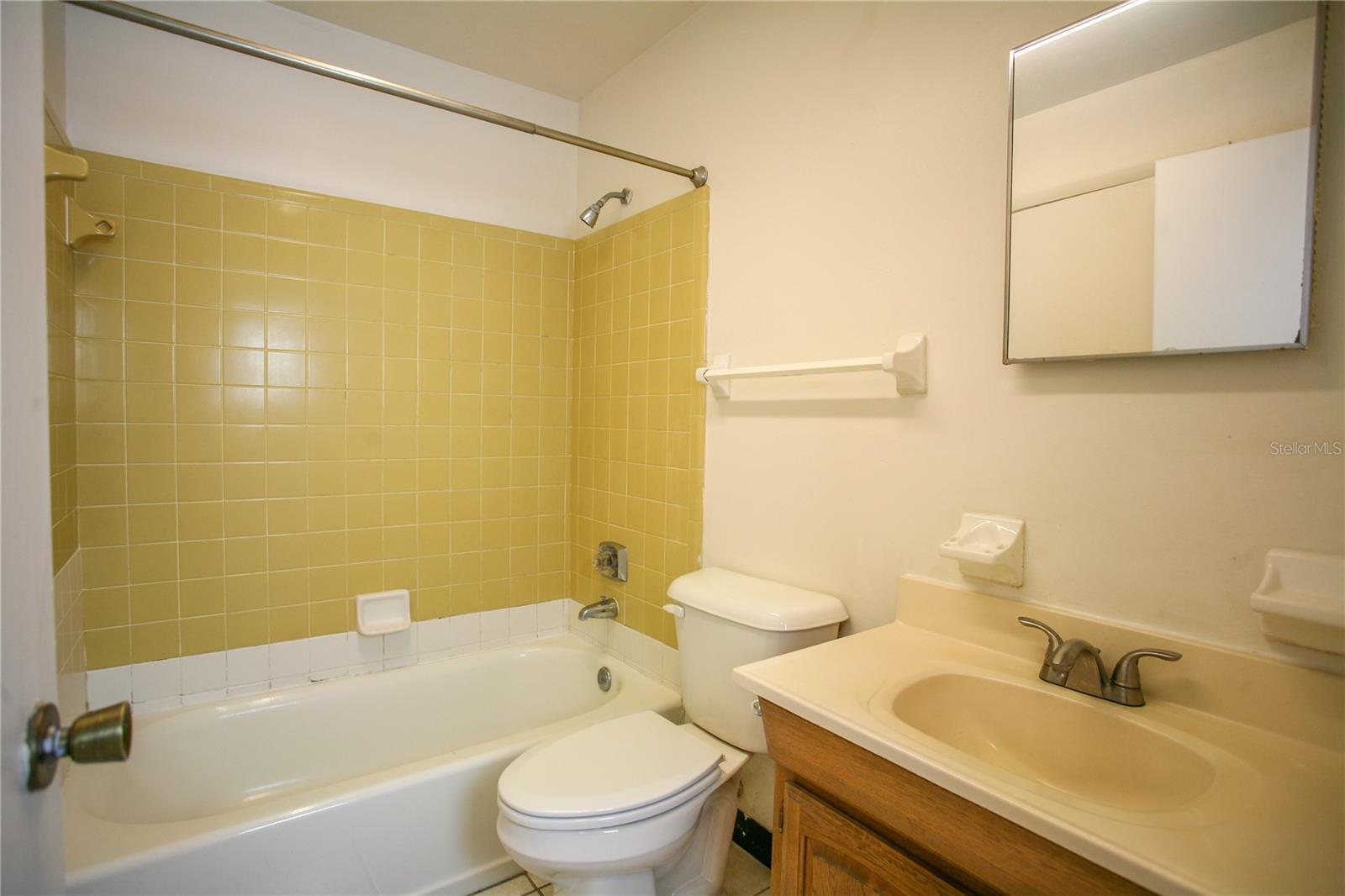 Image 2 of 14 For 1421 6th Place