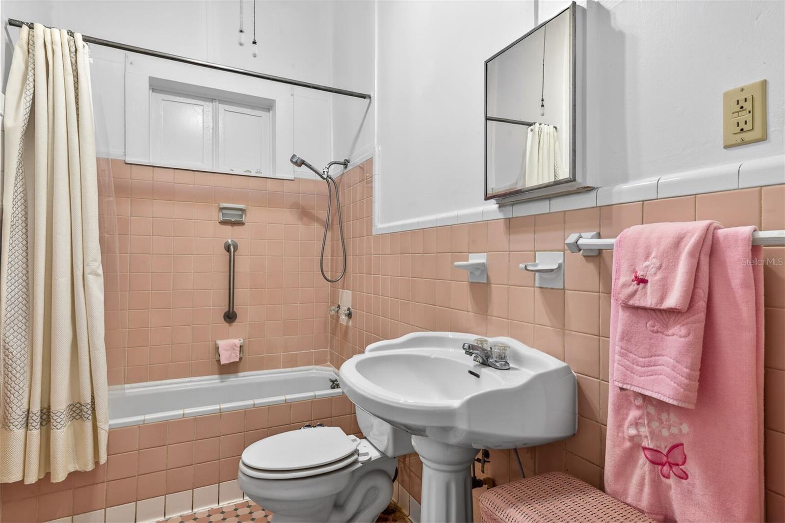 Image 14 of 34 For 630 6th Avenue