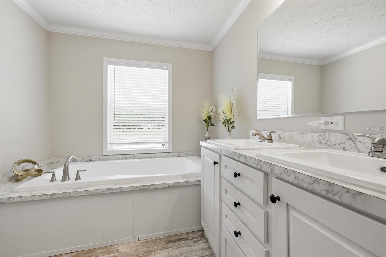 Image 23 of 55 For 14646 93rd Lane