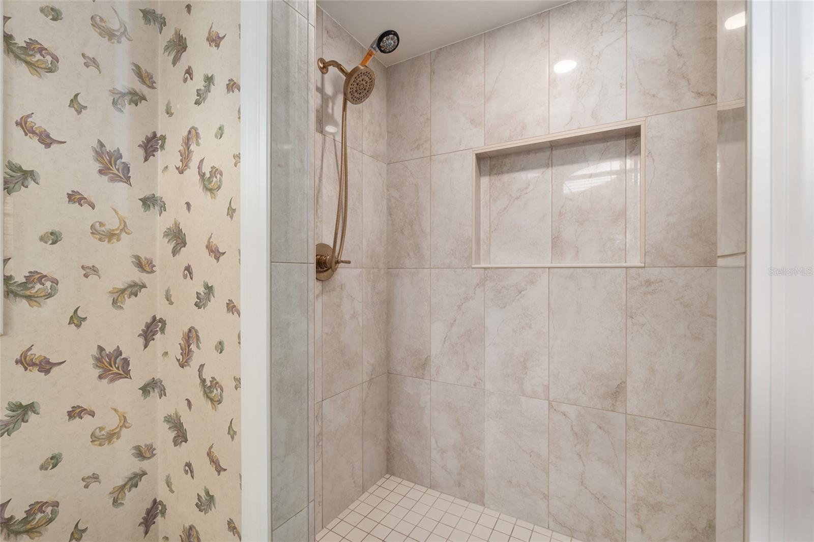 Image 40 of 68 For 9513 33rd Lane