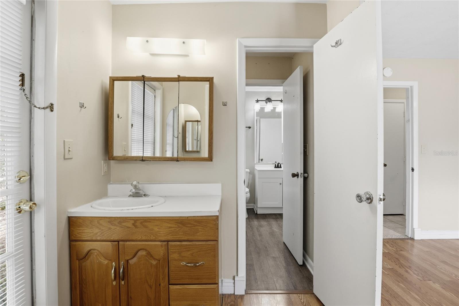 Image 19 of 33 For 2326 54th Boulevard