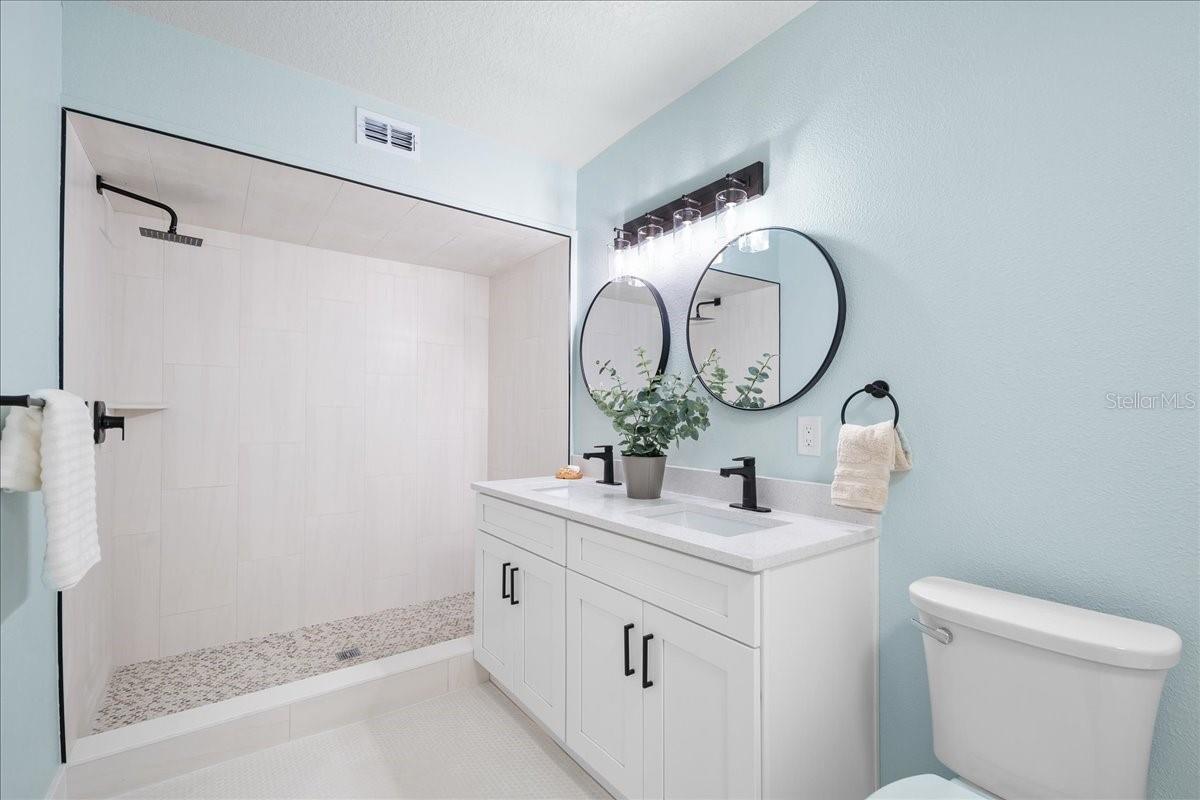 Image 26 of 31 For 801 37th Drive