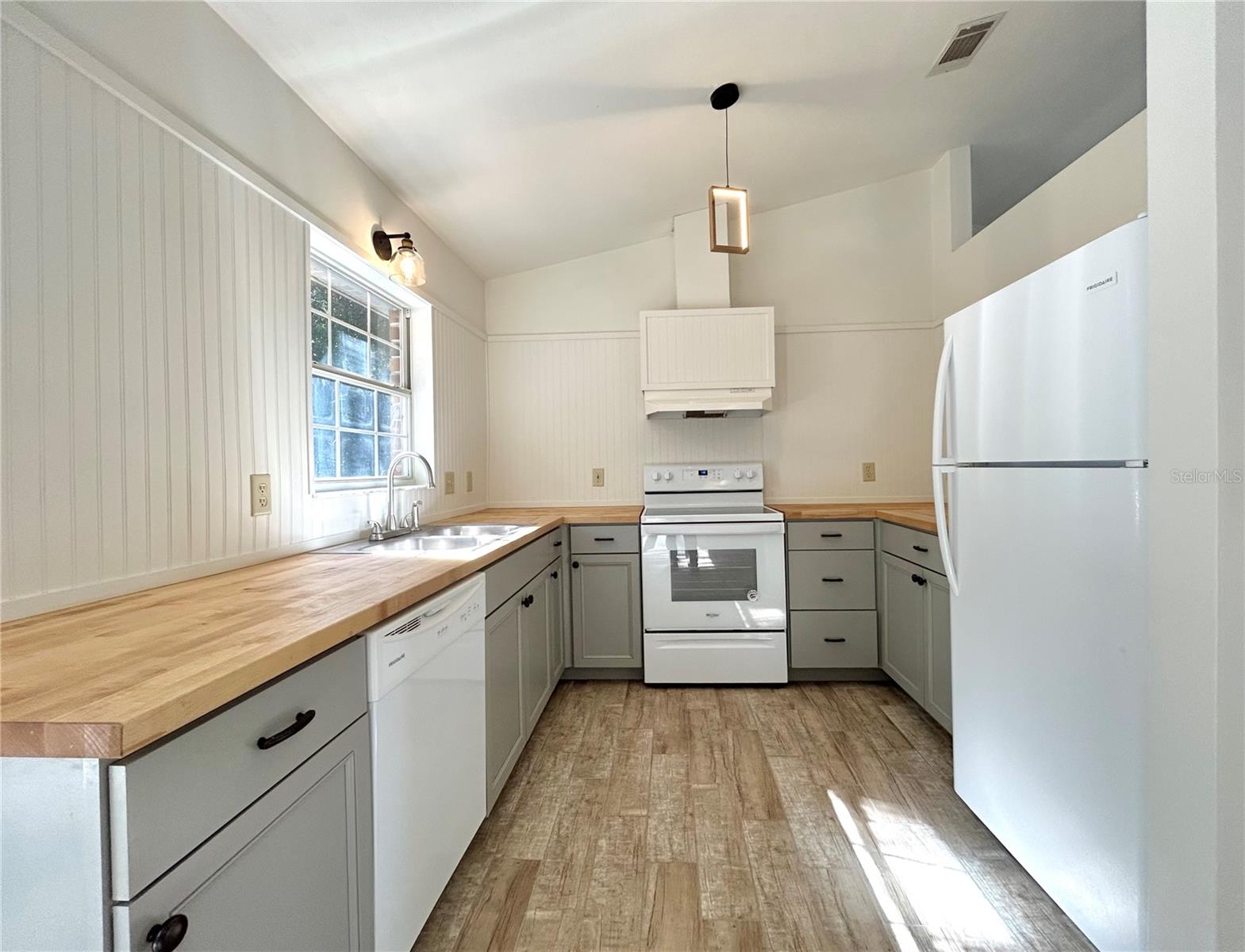 Image 5 of 14 For 26613 3rd Avenue