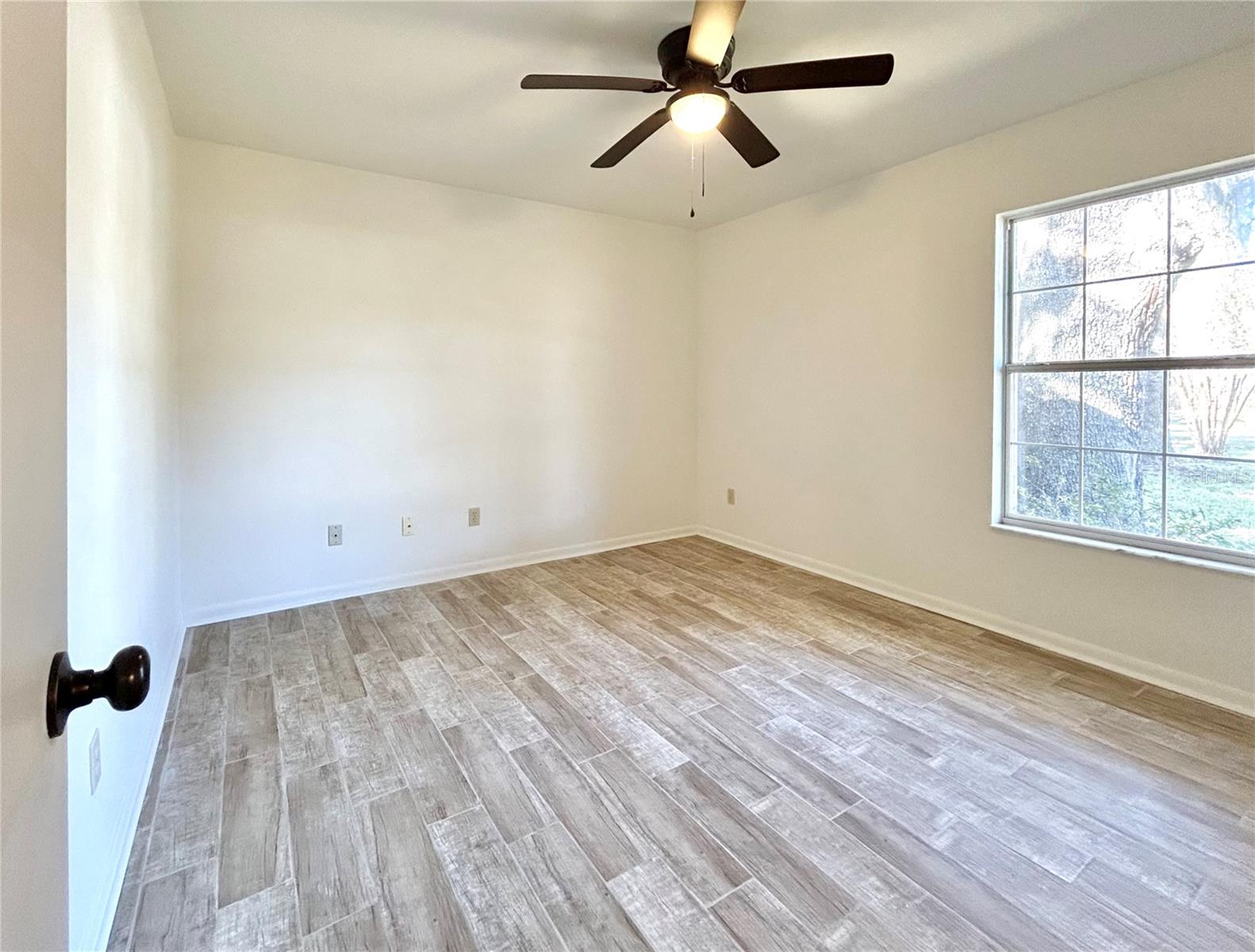 Image 8 of 14 For 26613 3rd Avenue