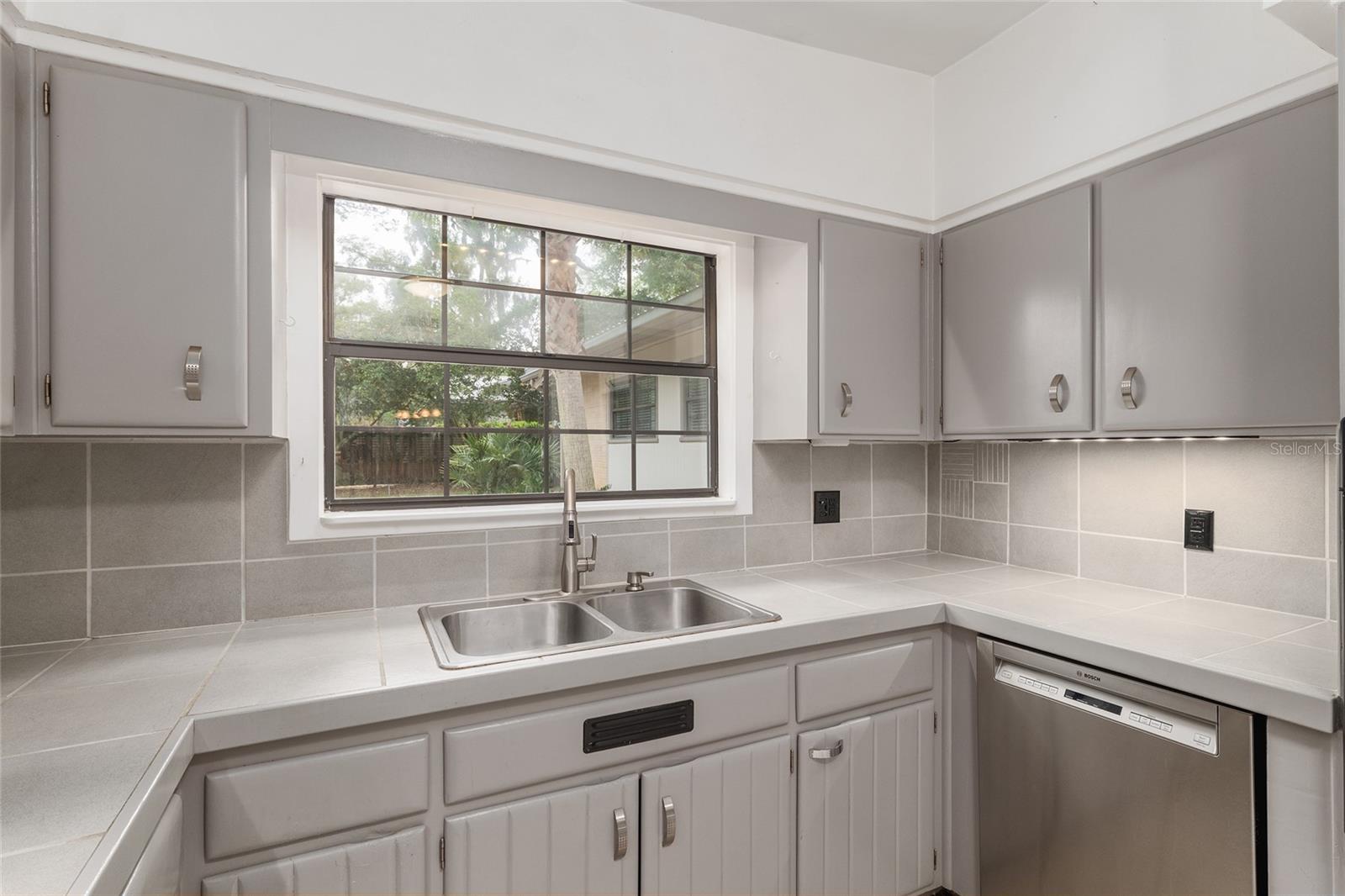 Image 26 of 92 For 2111 44th Avenue