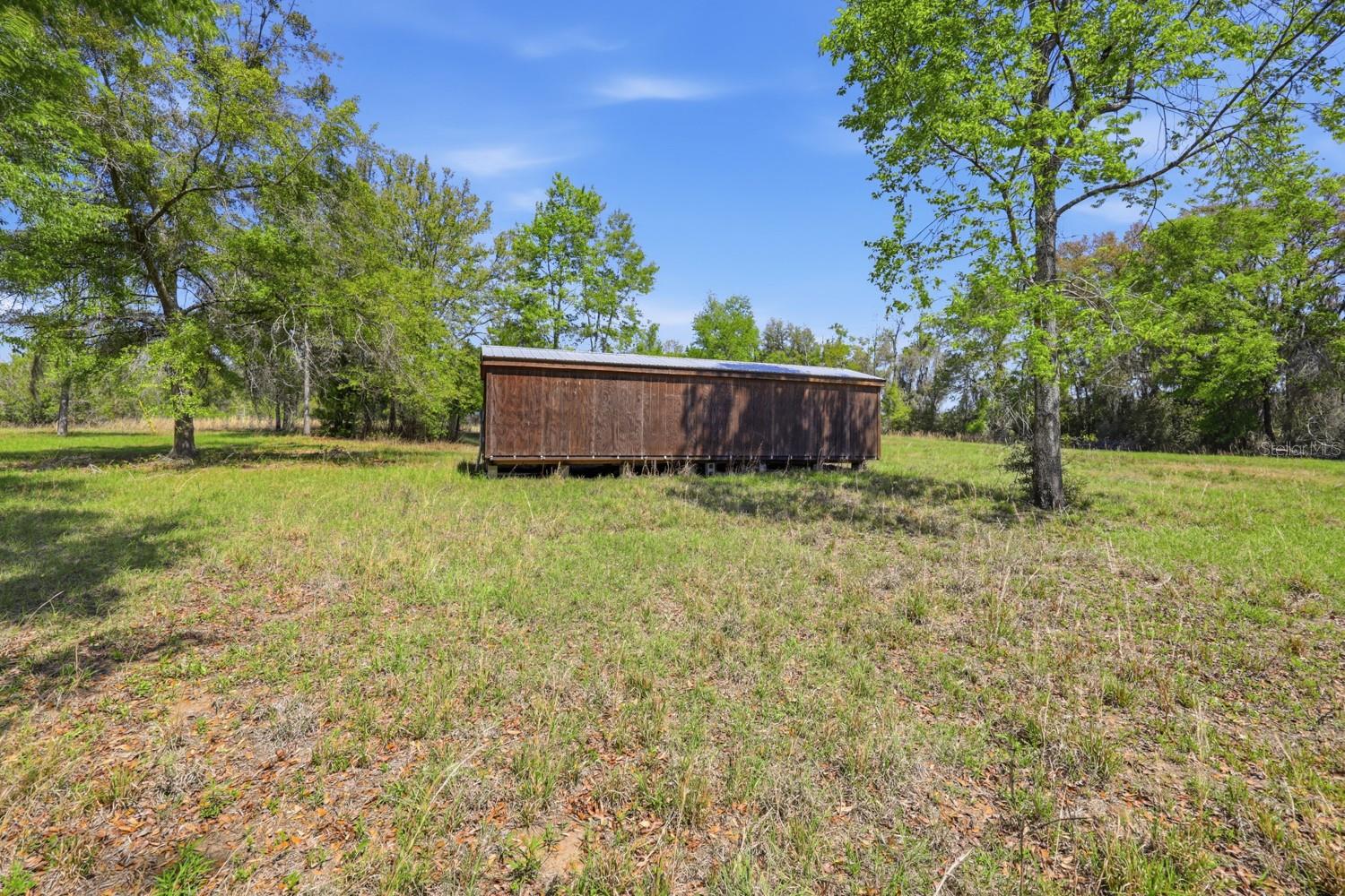 Listing photo id 15 for 203 Pigeon Court