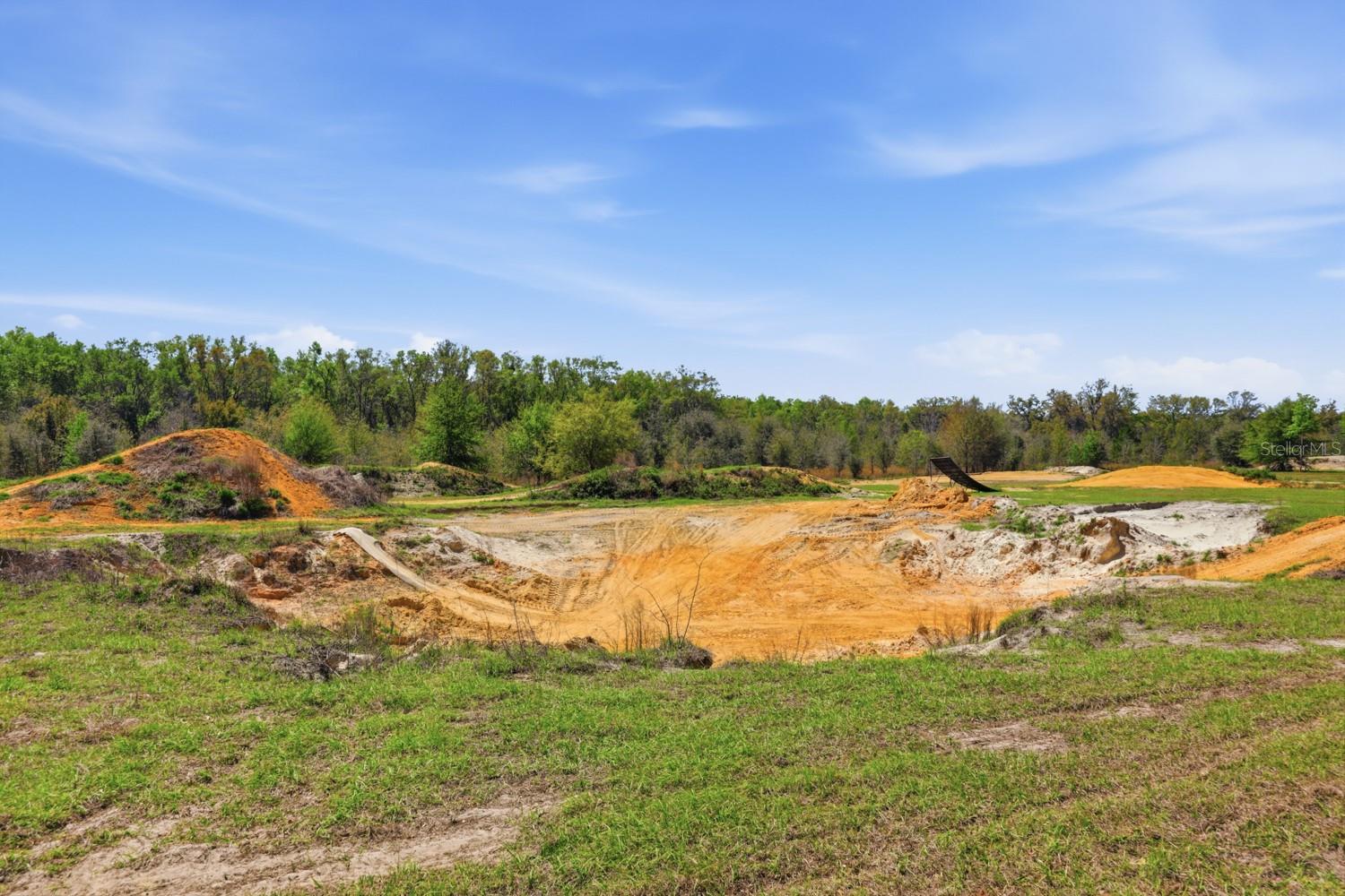 Listing photo id 21 for 203 Pigeon Court