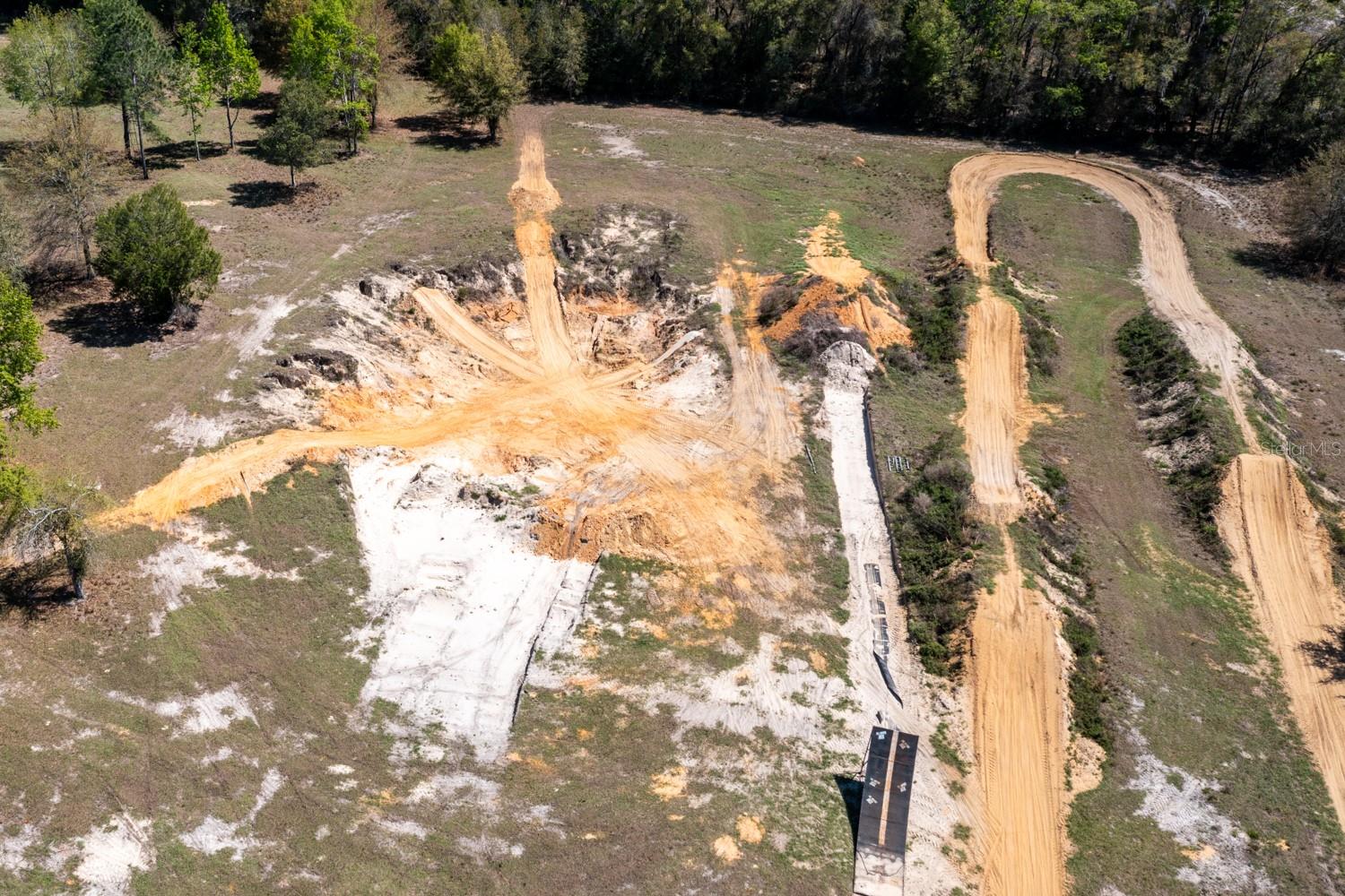 Listing photo id 24 for 203 Pigeon Court