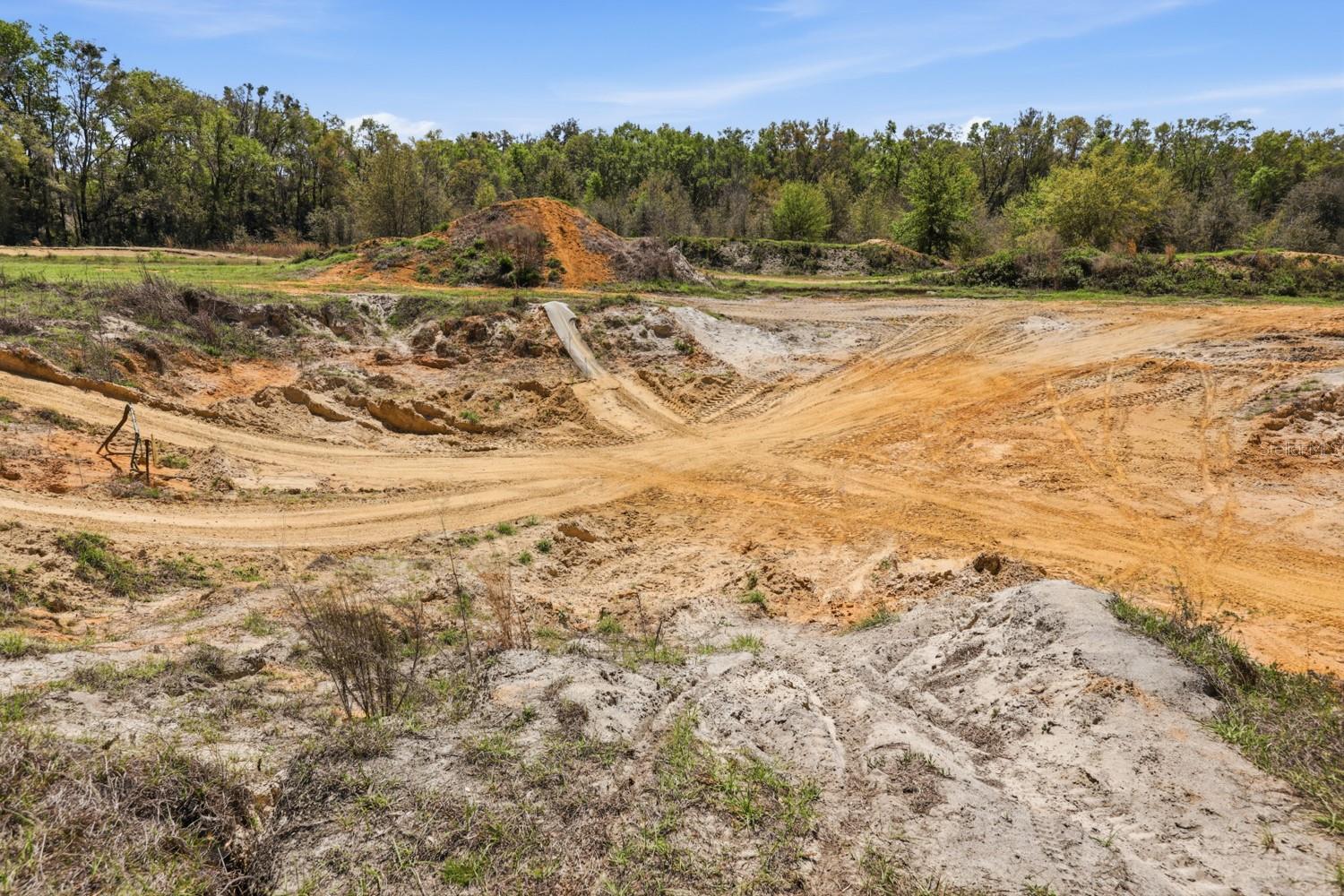 Listing photo id 26 for 203 Pigeon Court