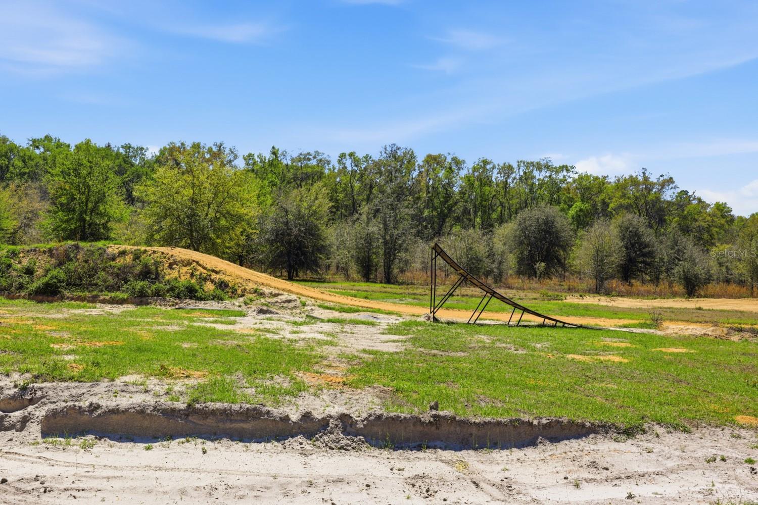 Listing photo id 28 for 203 Pigeon Court