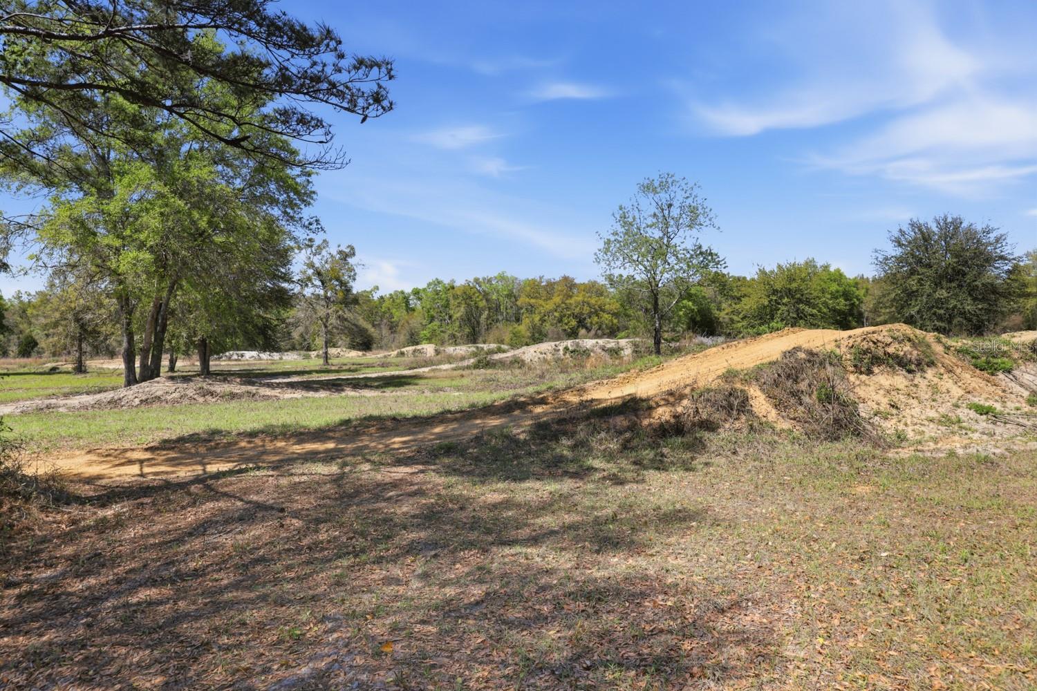 Listing photo id 31 for 203 Pigeon Court