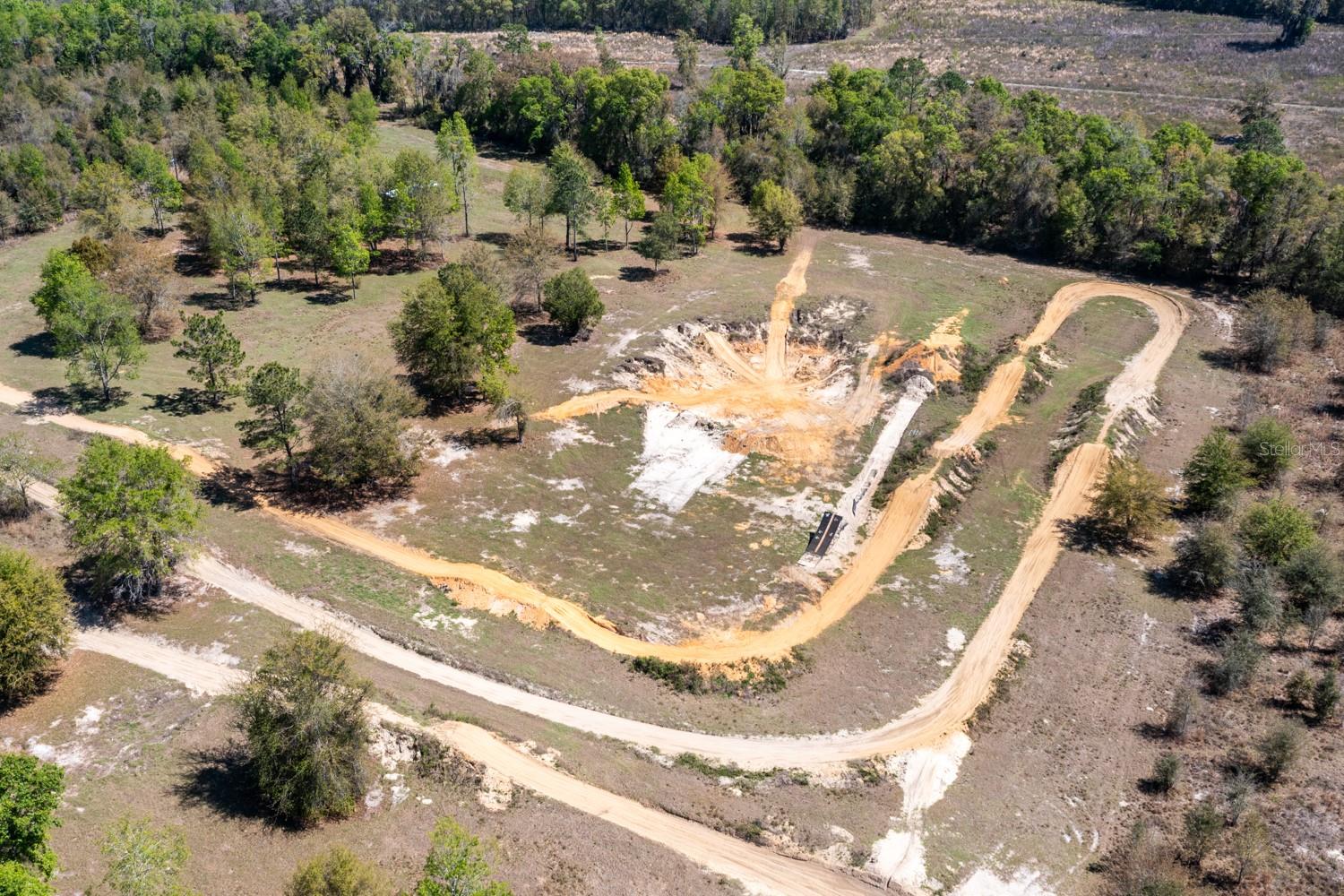 Listing photo id 33 for 203 Pigeon Court