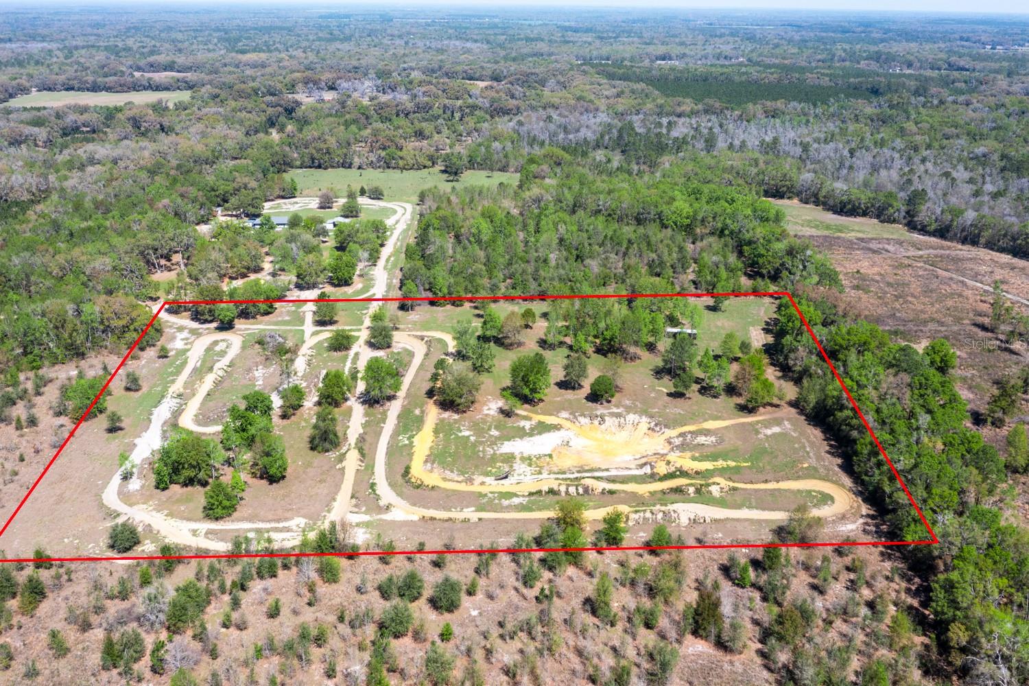 Listing photo id 4 for 203 Pigeon Court