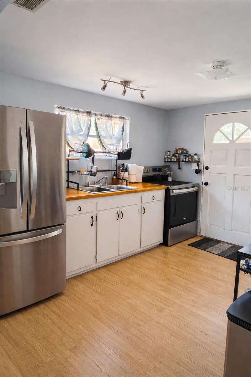 Image 8 of 11 For 2211 51st Street