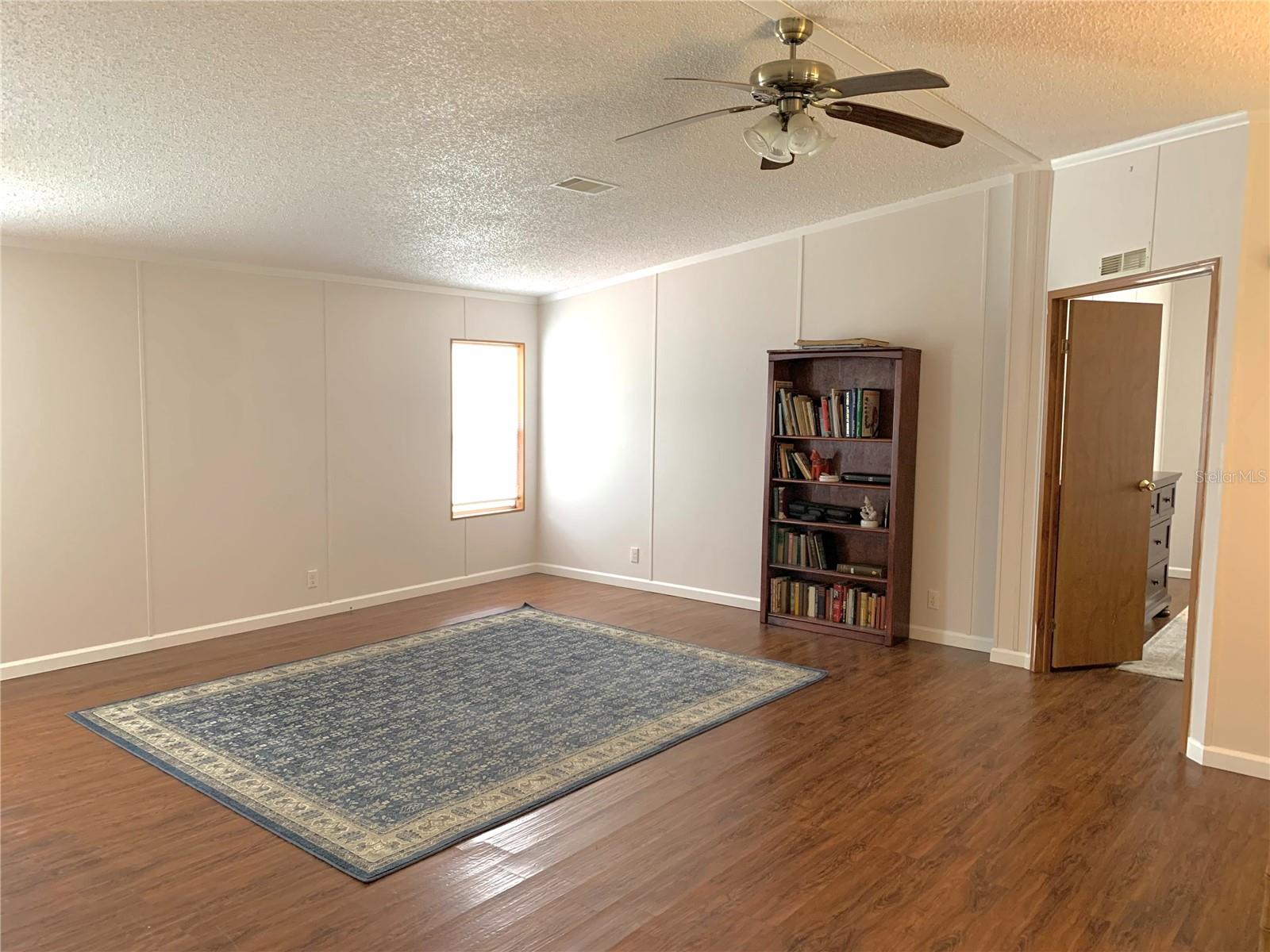 Image 18 of 55 For 11651 127 Lane