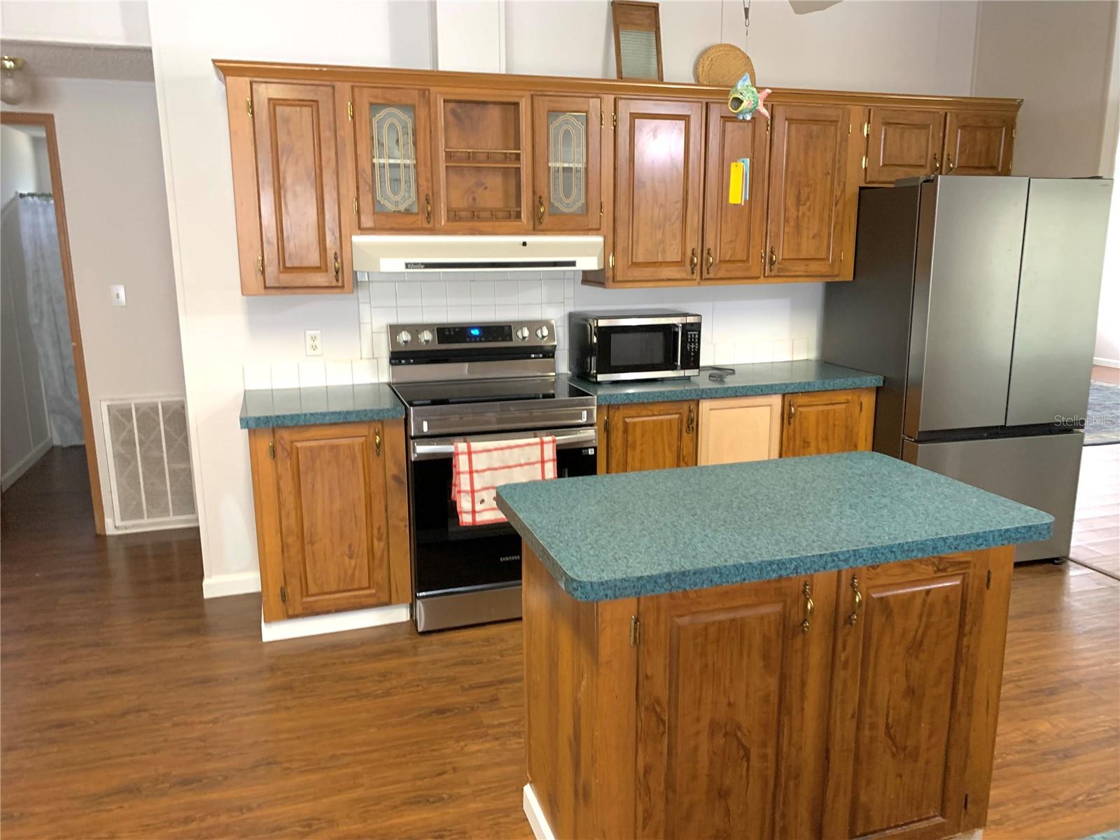 Image 28 of 55 For 11651 127 Lane