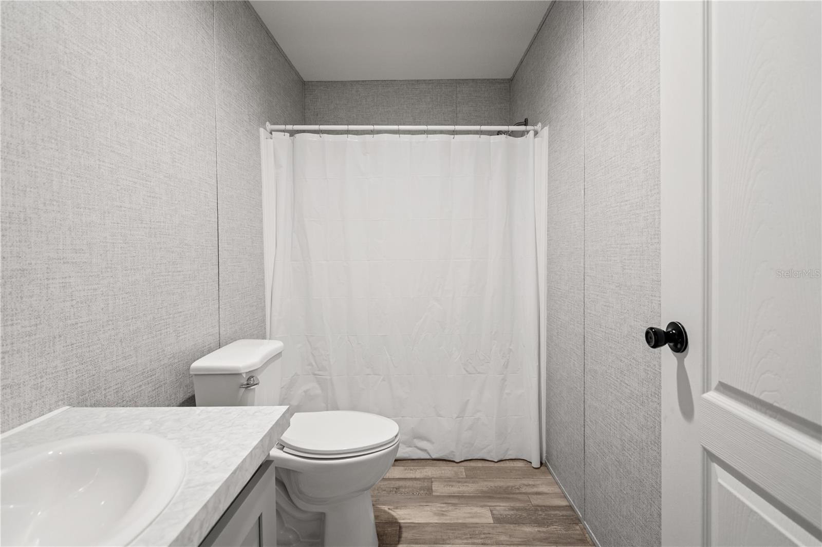 Image 19 of 37 For 8251 95th Avenue