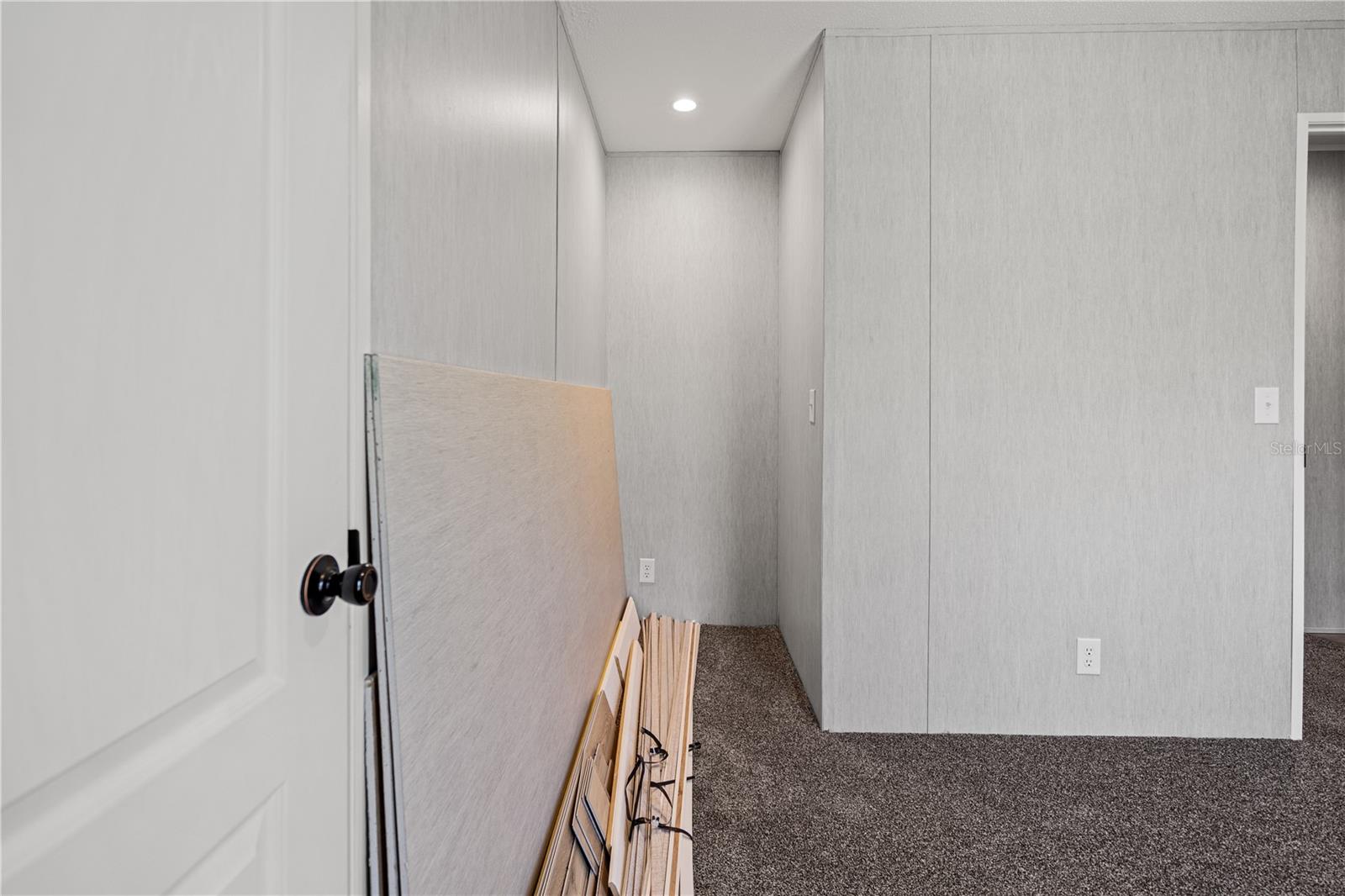 Image 21 of 37 For 8251 95th Avenue