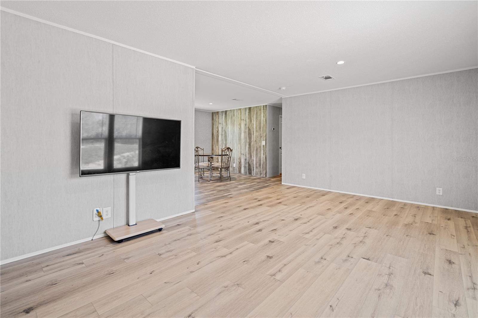 Image 4 of 37 For 8251 95th Avenue